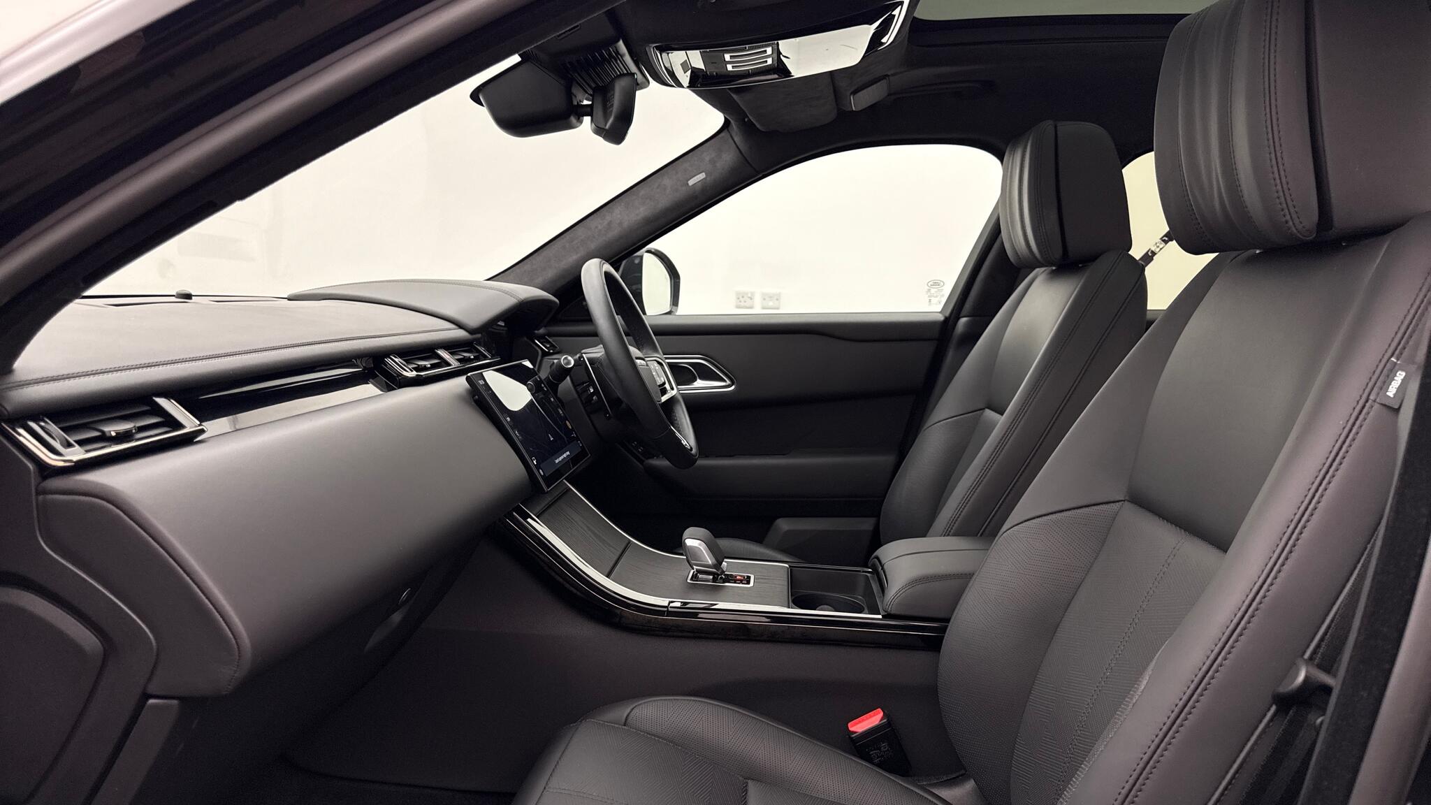 Land Rover Range Rover Velar view 3