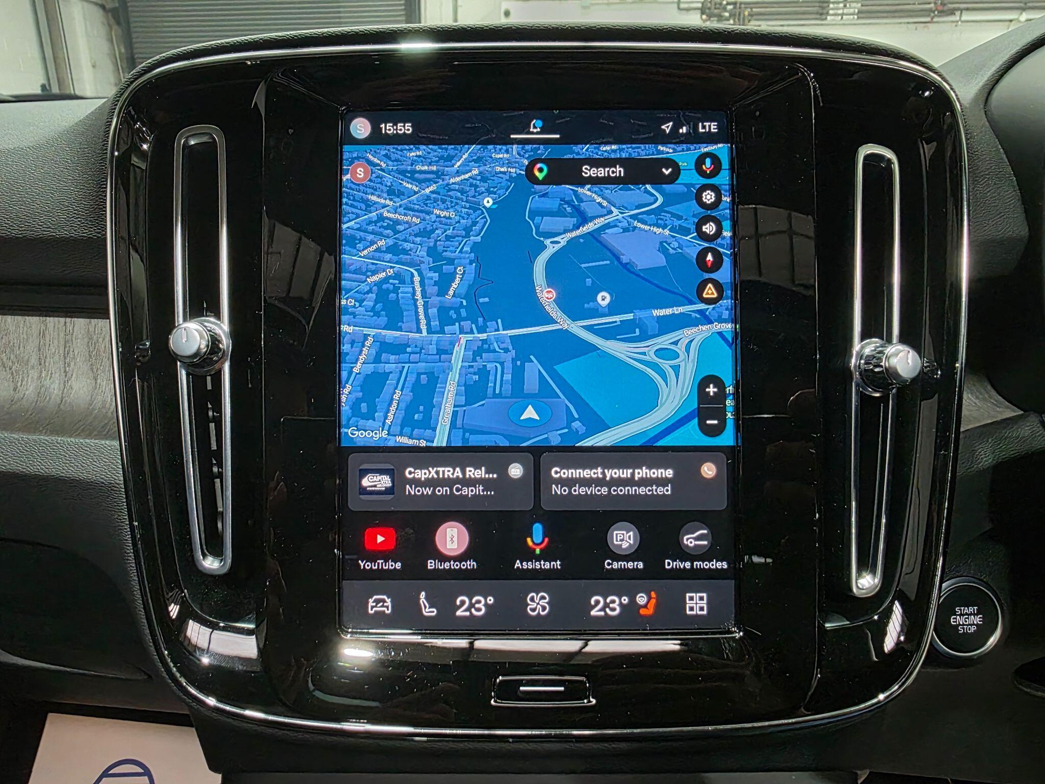 Volvo XC40 view 8
