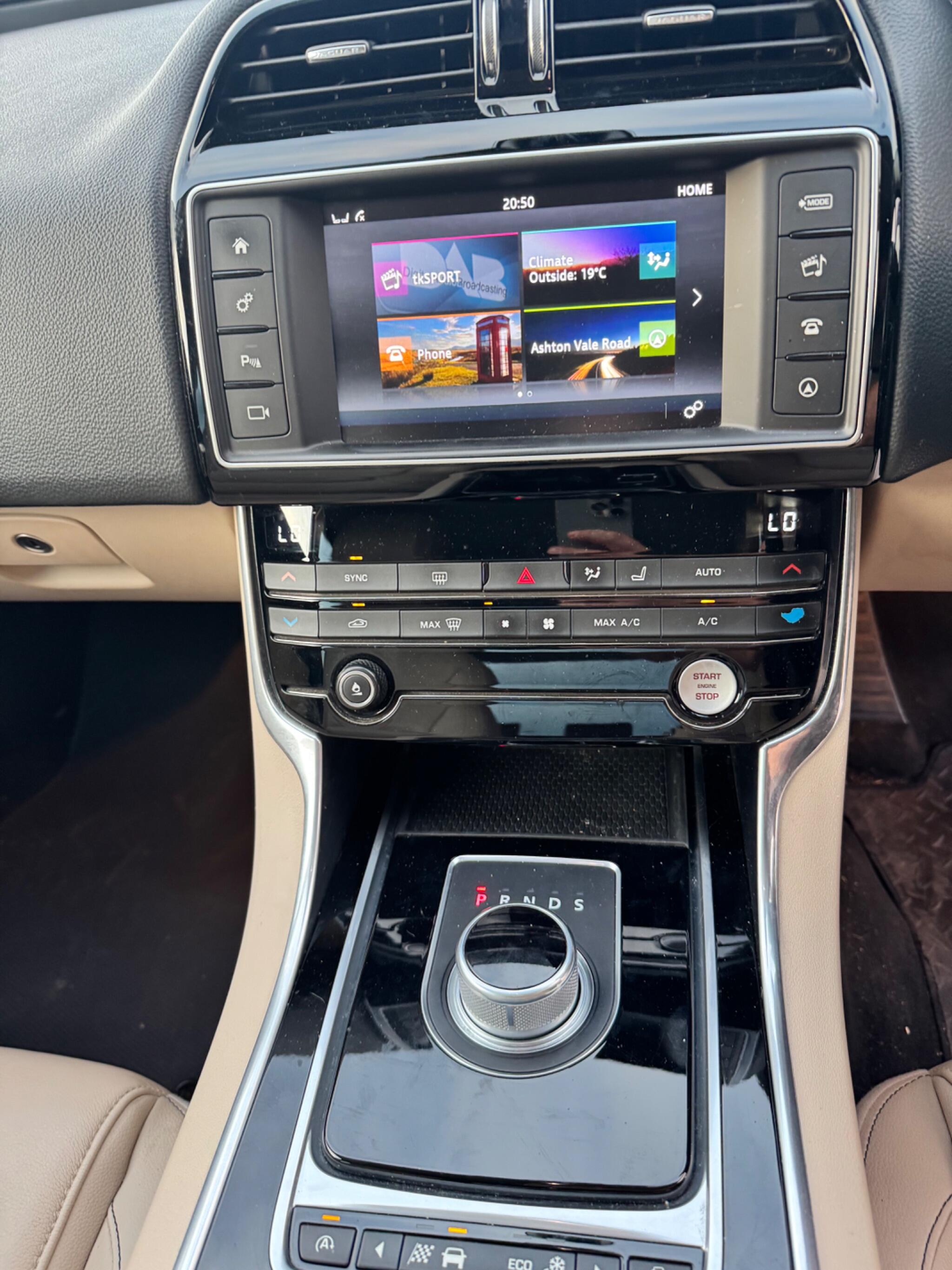Jaguar Xe view 40