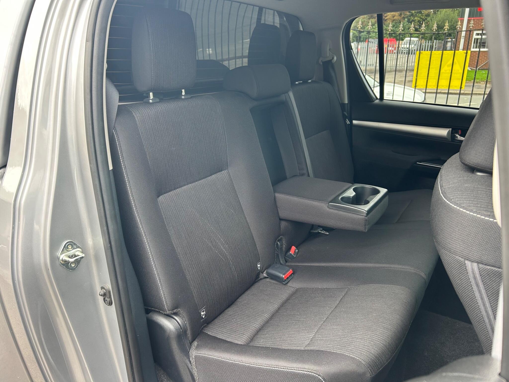 Toyota Hilux view 45