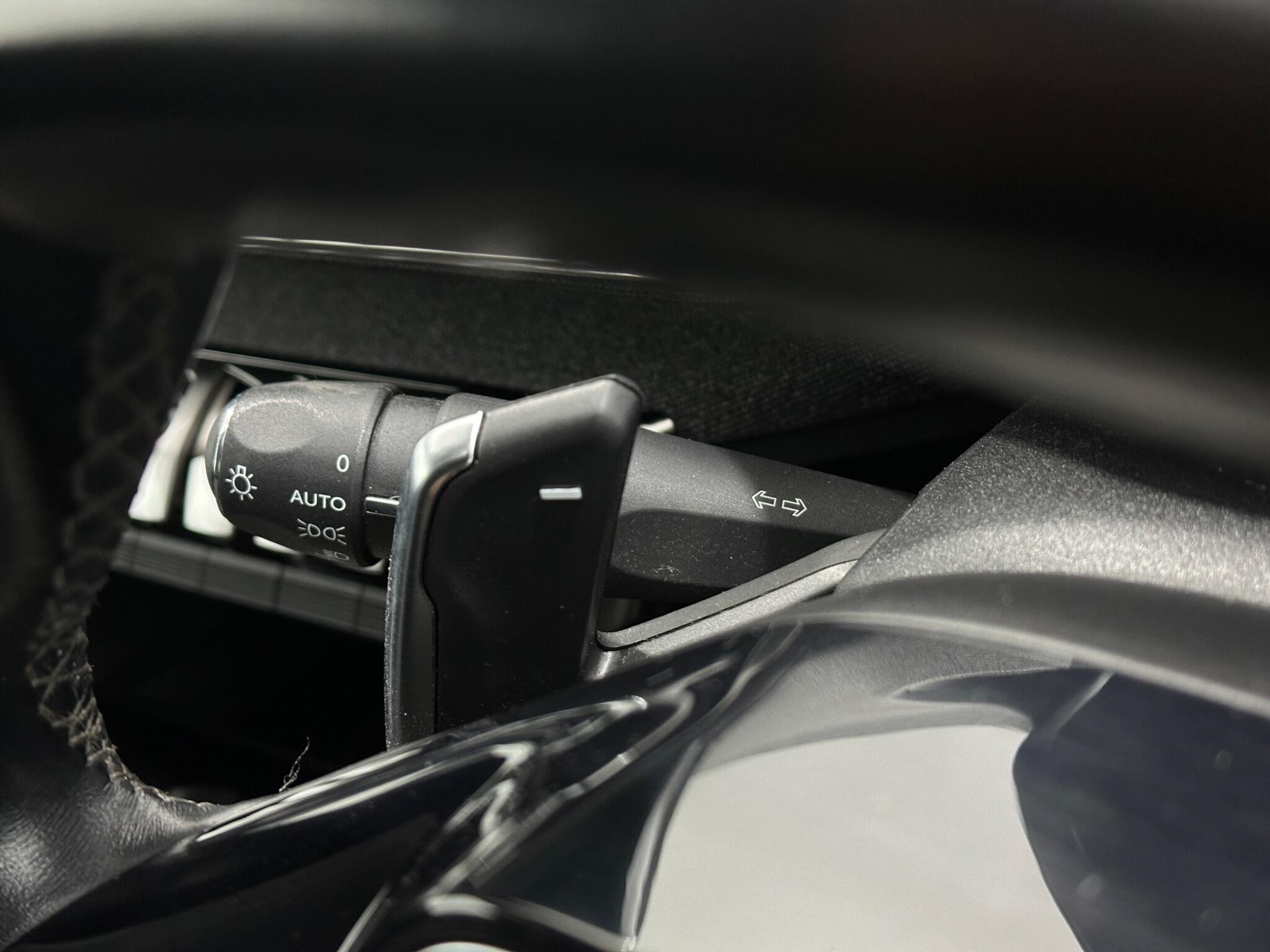 Peugeot 5008 view 14