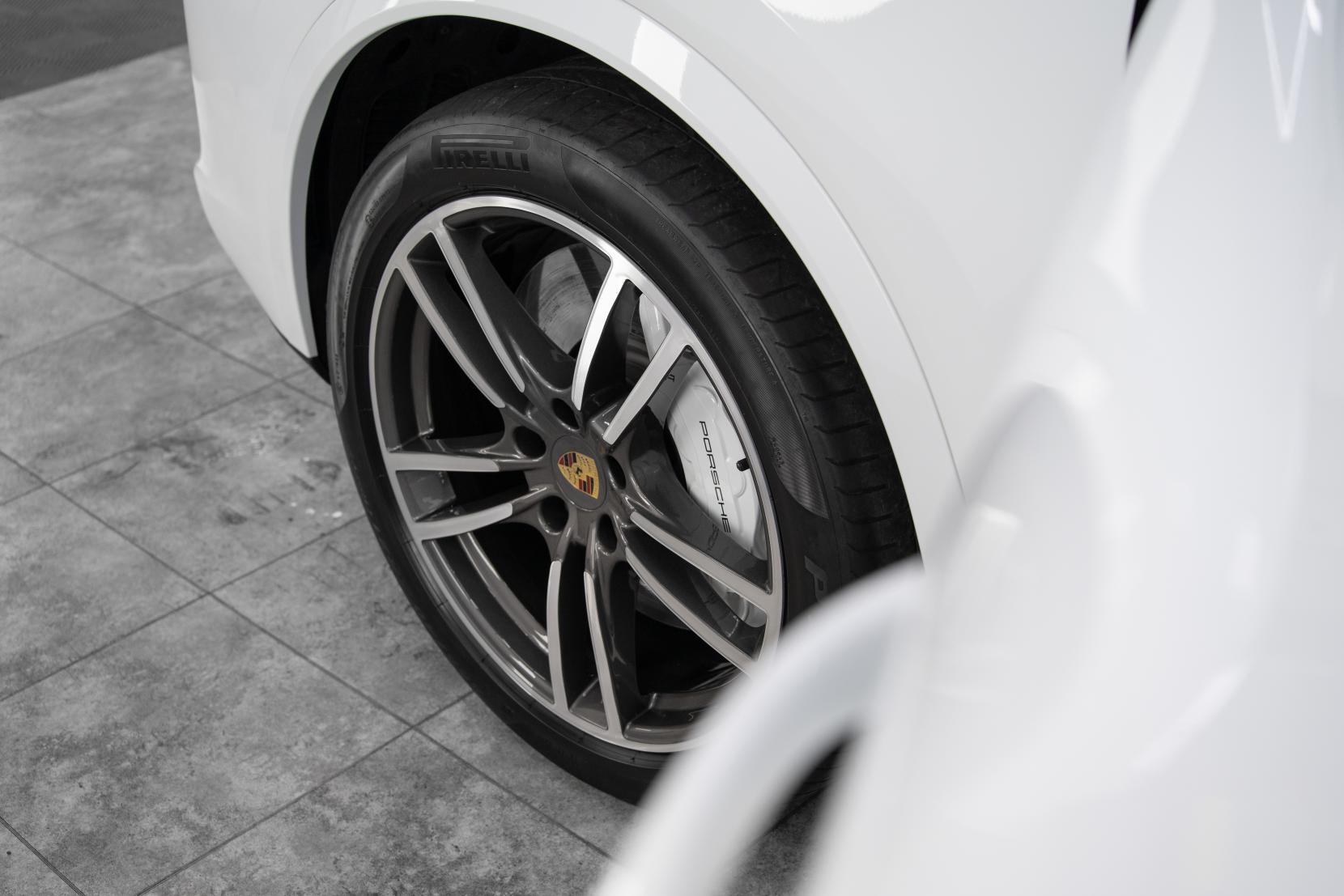 Porsche Cayenne view 33