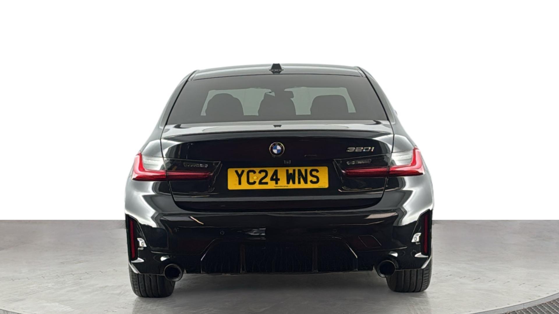 BMW 3 Series view 5