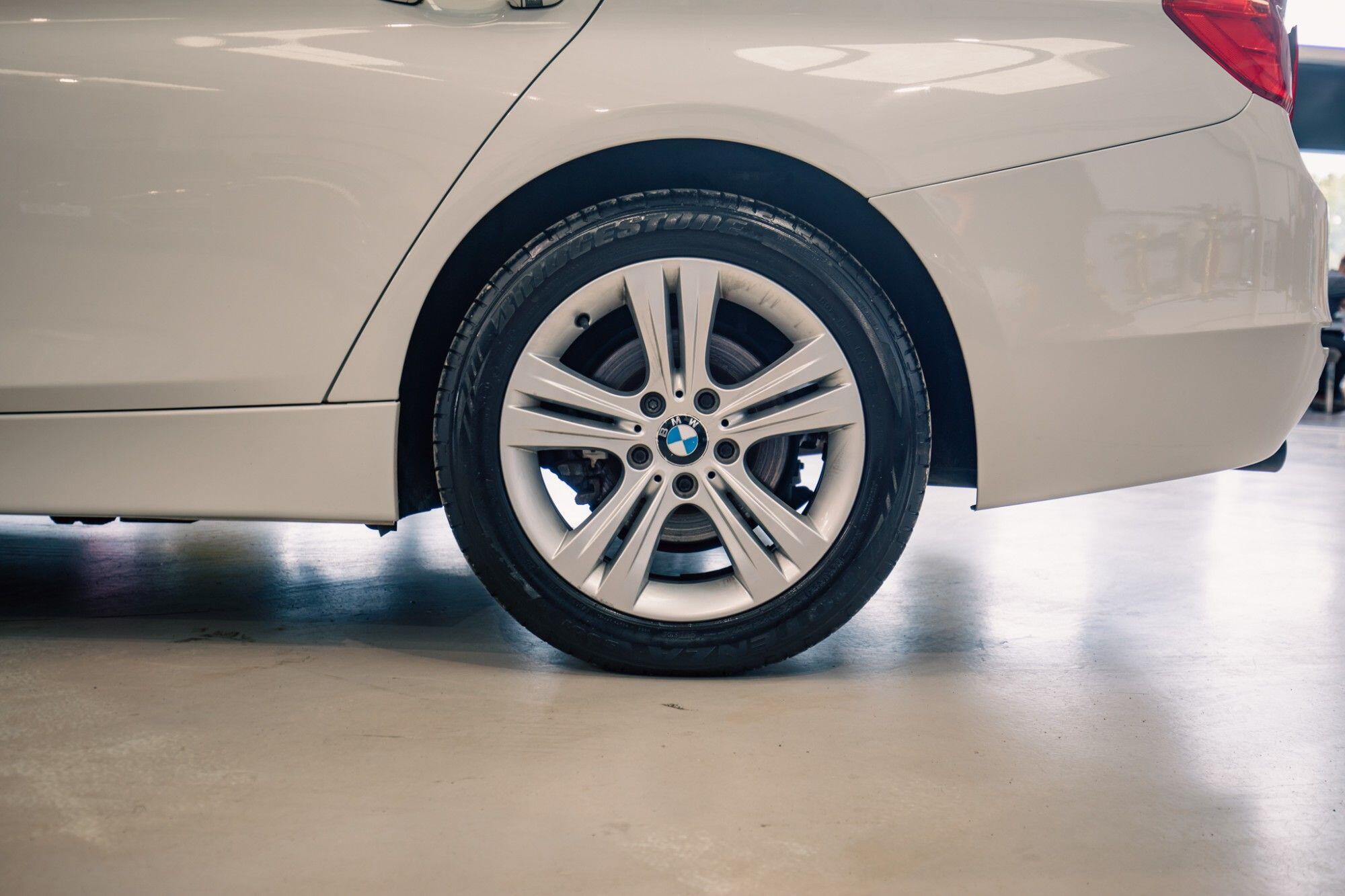 BMW 3 Series view 6