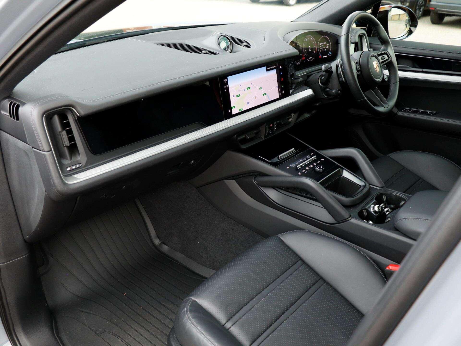 Porsche Cayenne view 9