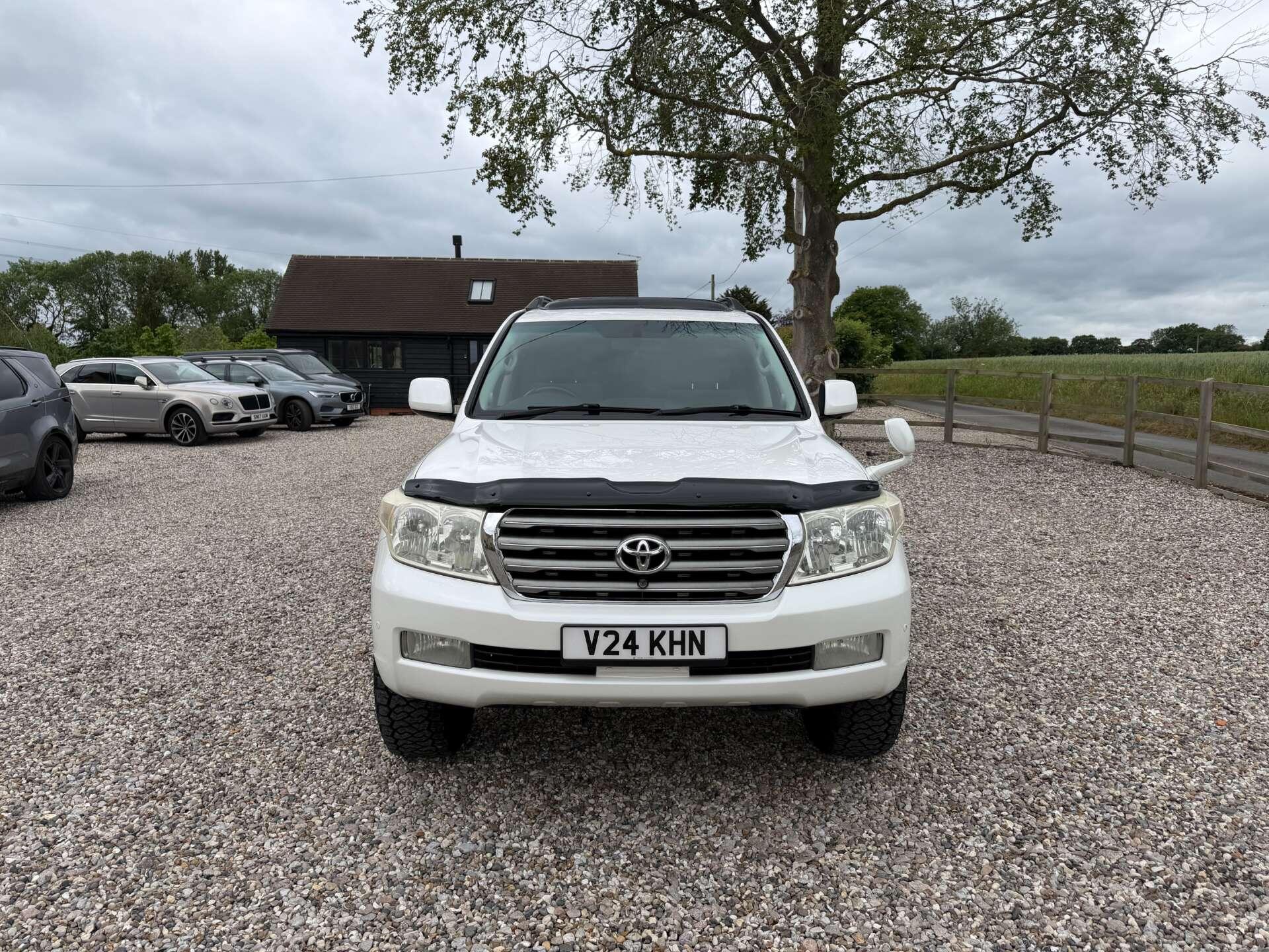 Toyota Land Cruiser view 8