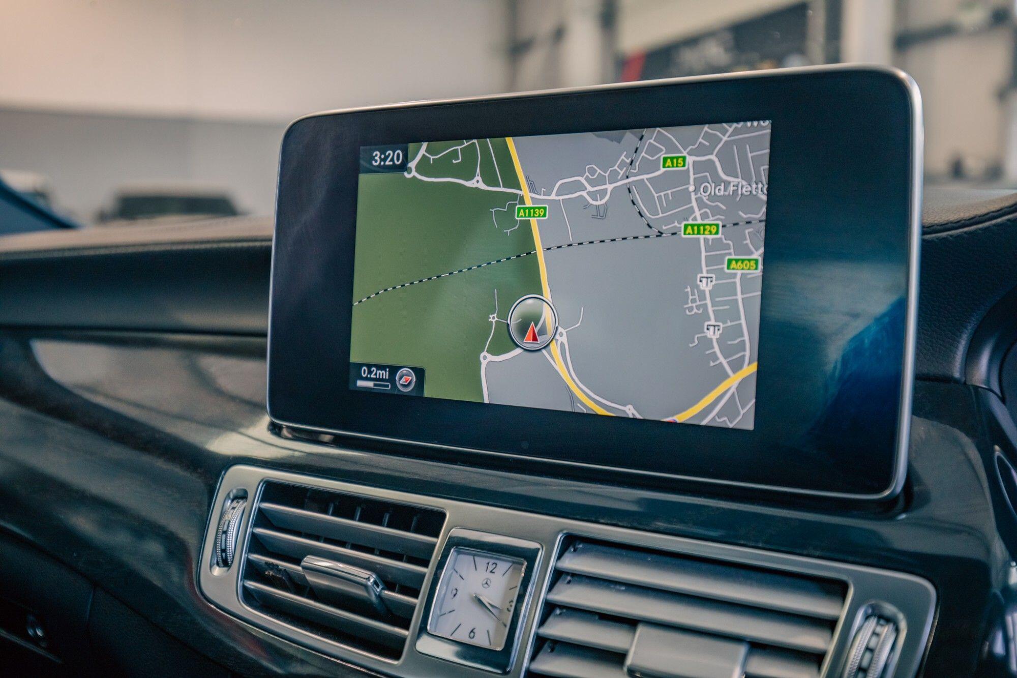 Mercedes-Benz CLS view 18