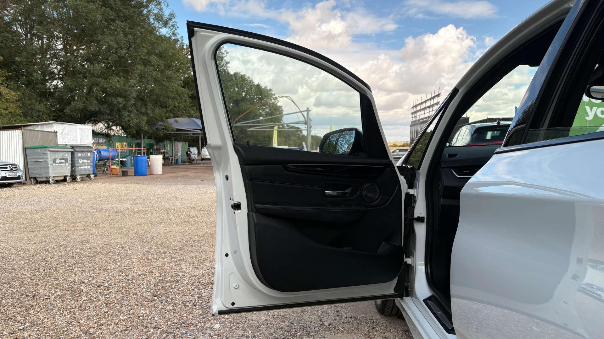 BMW 2 Series view 41