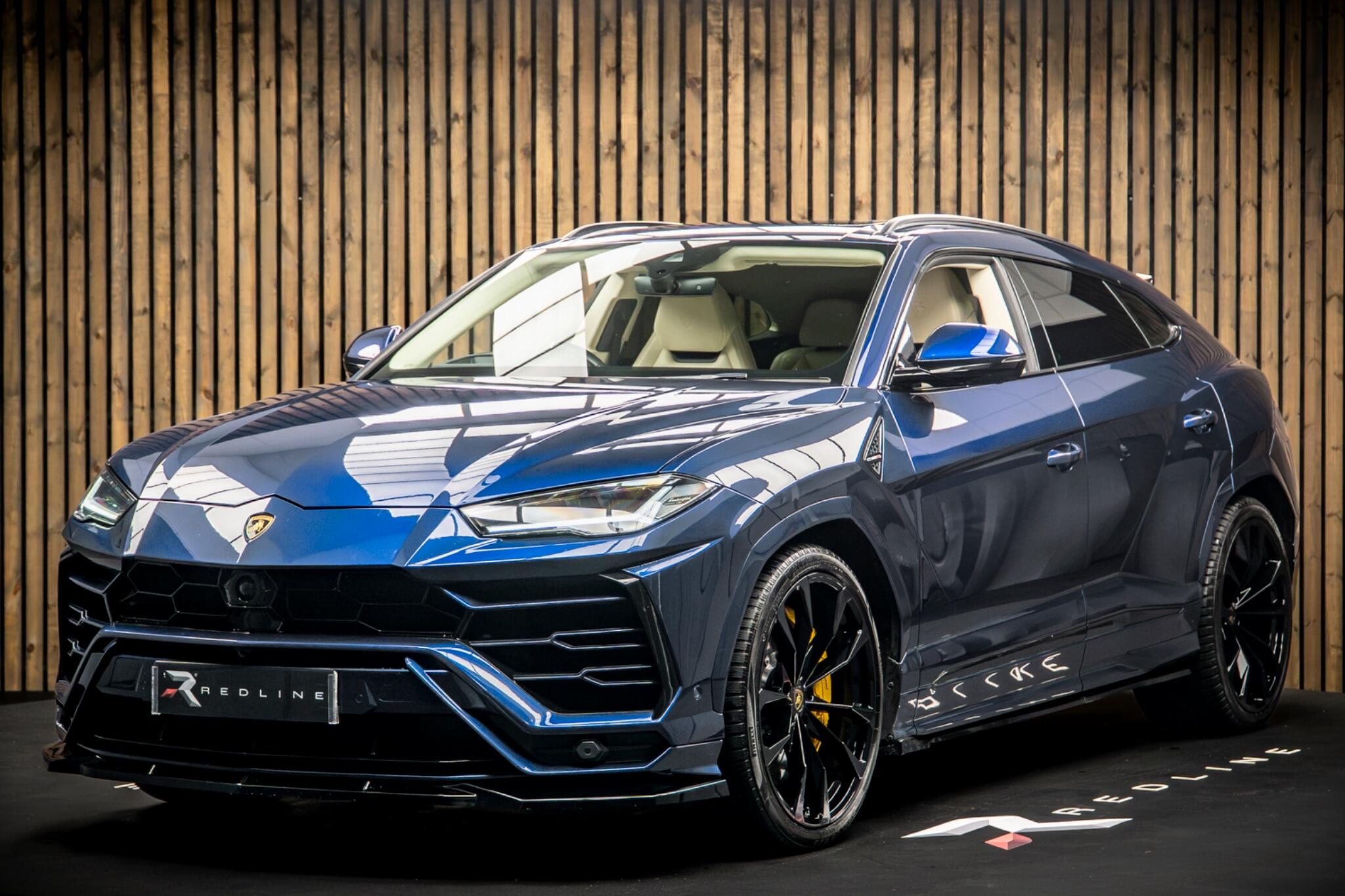 Lamborghini Urus view 8