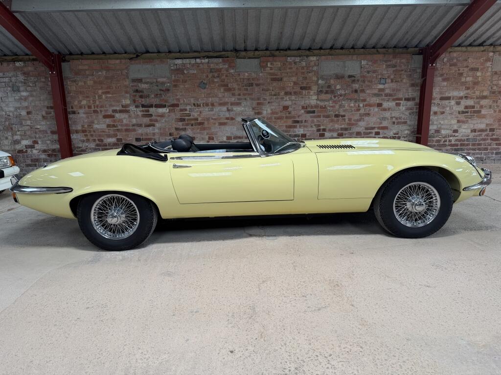 Jaguar E-Type view 7