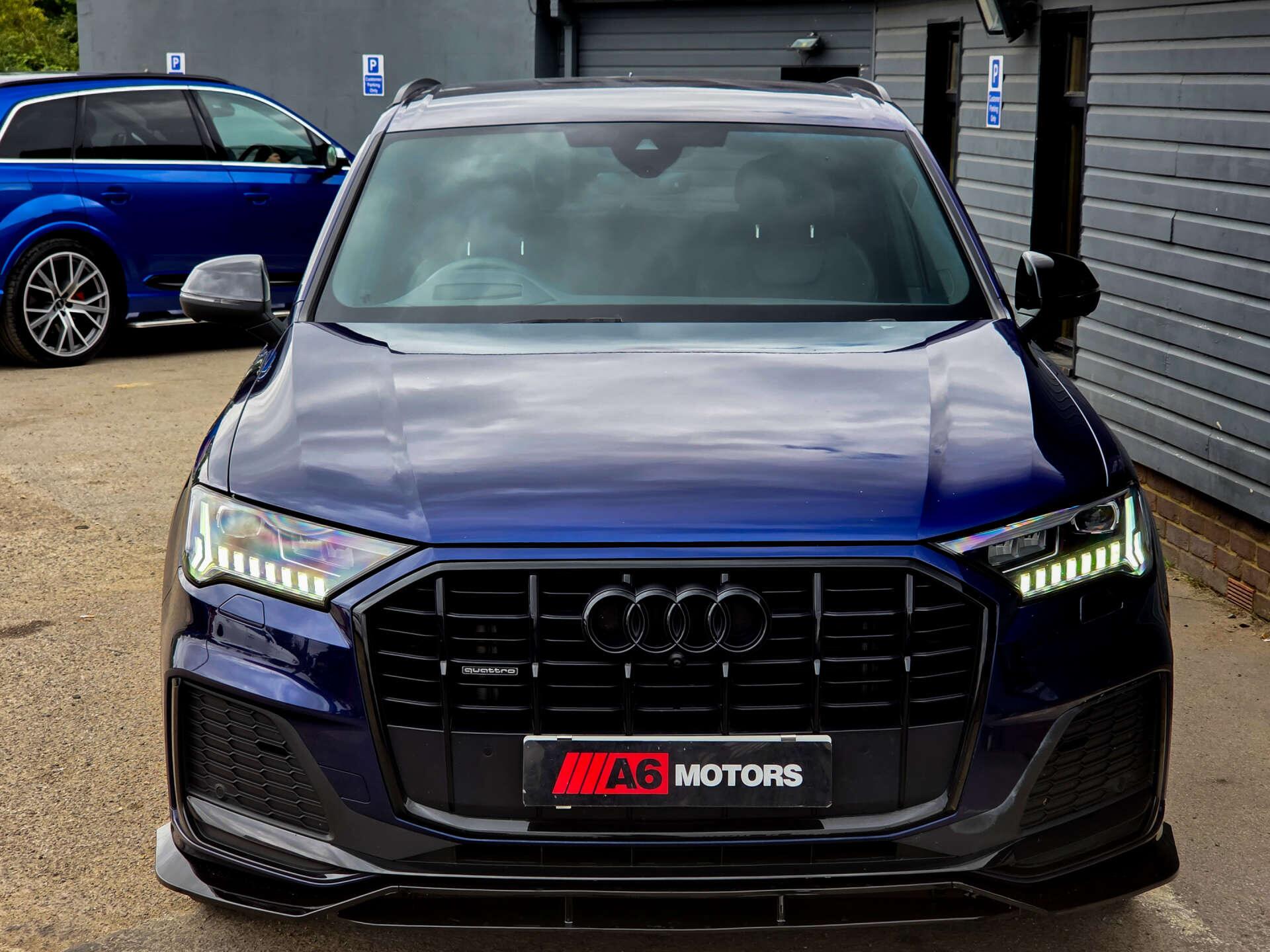 Audi Q7 view 6