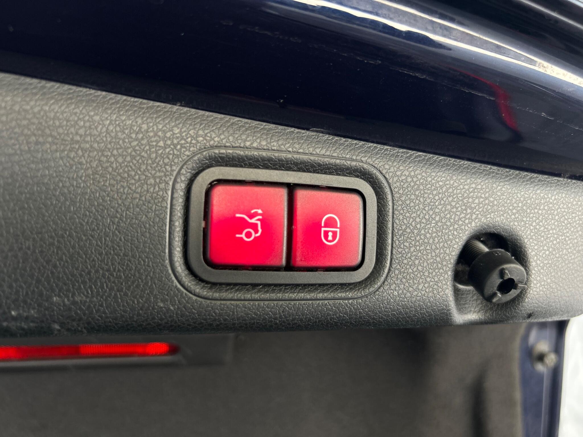 Mercedes-Benz E Class view 29