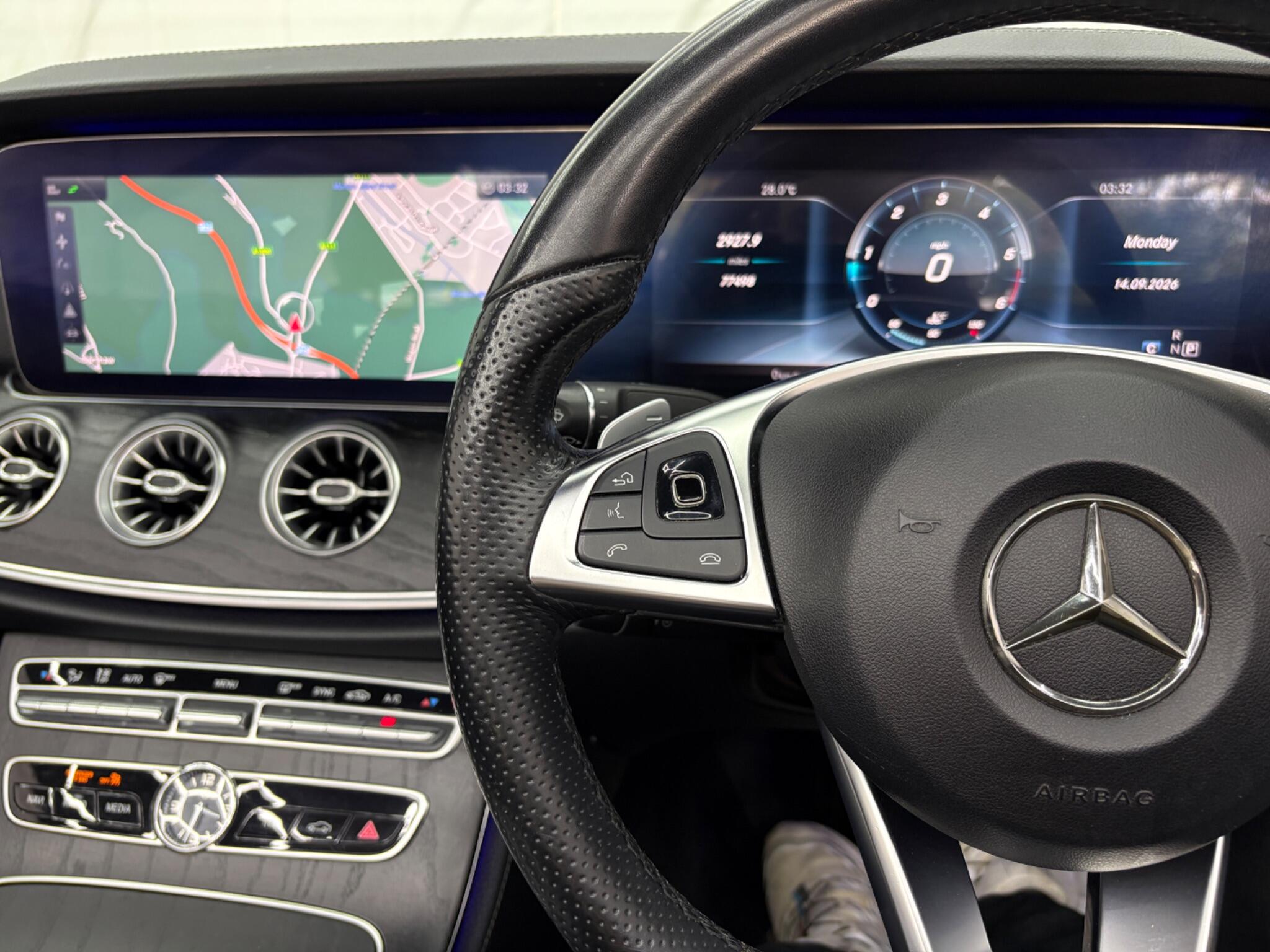 Mercedes-Benz E-Class view 38