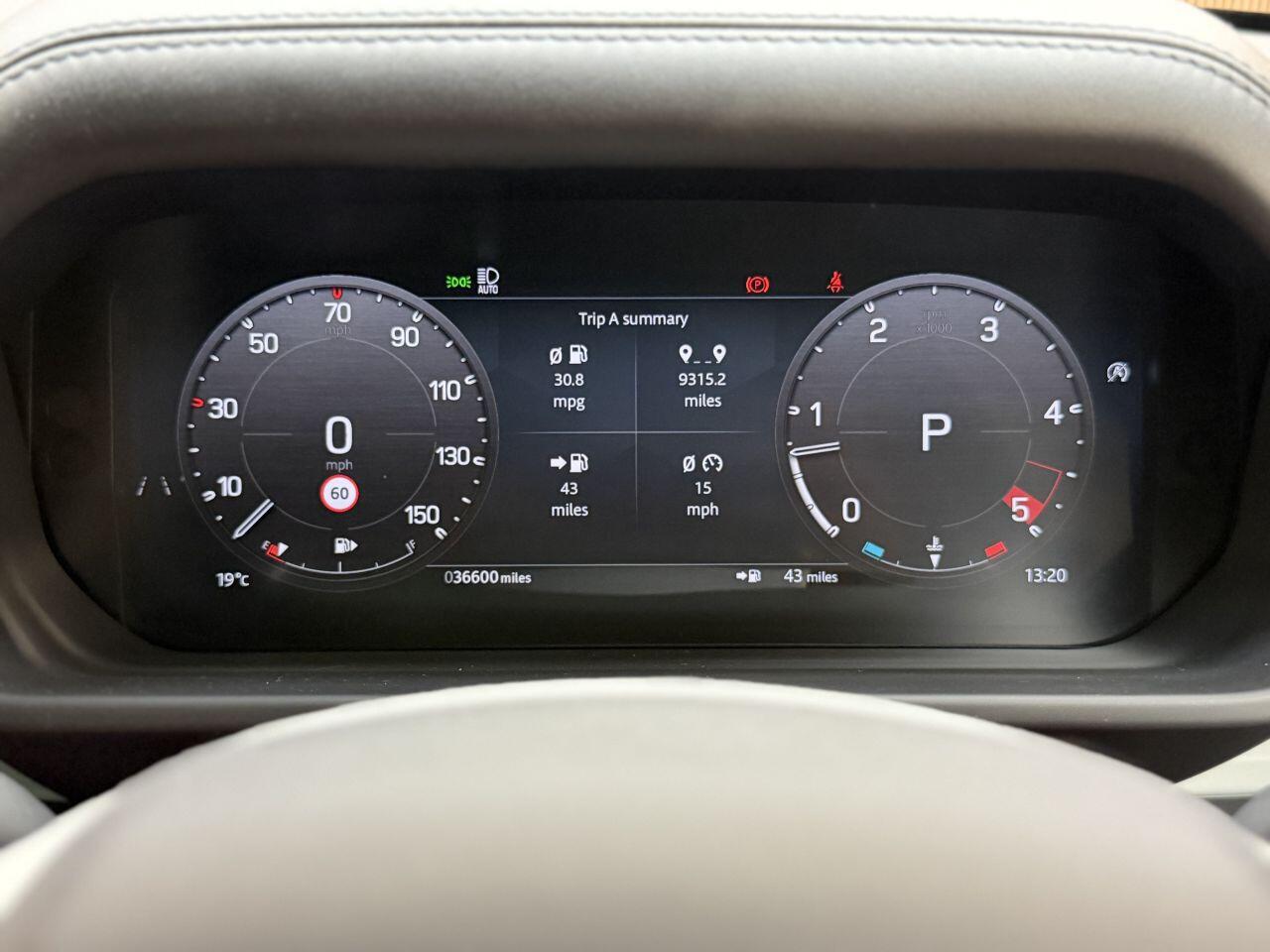 Land Rover Defender 110 view 66