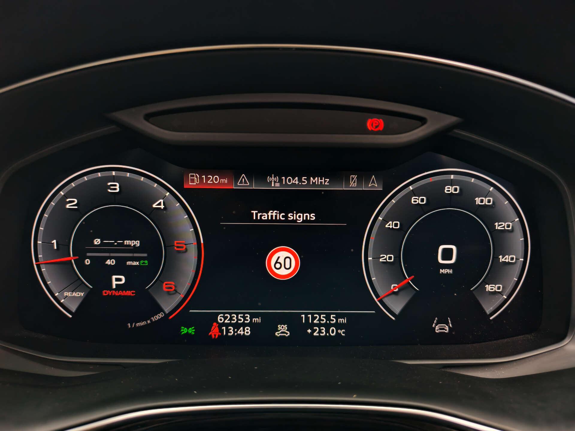 Audi Q8 view 46