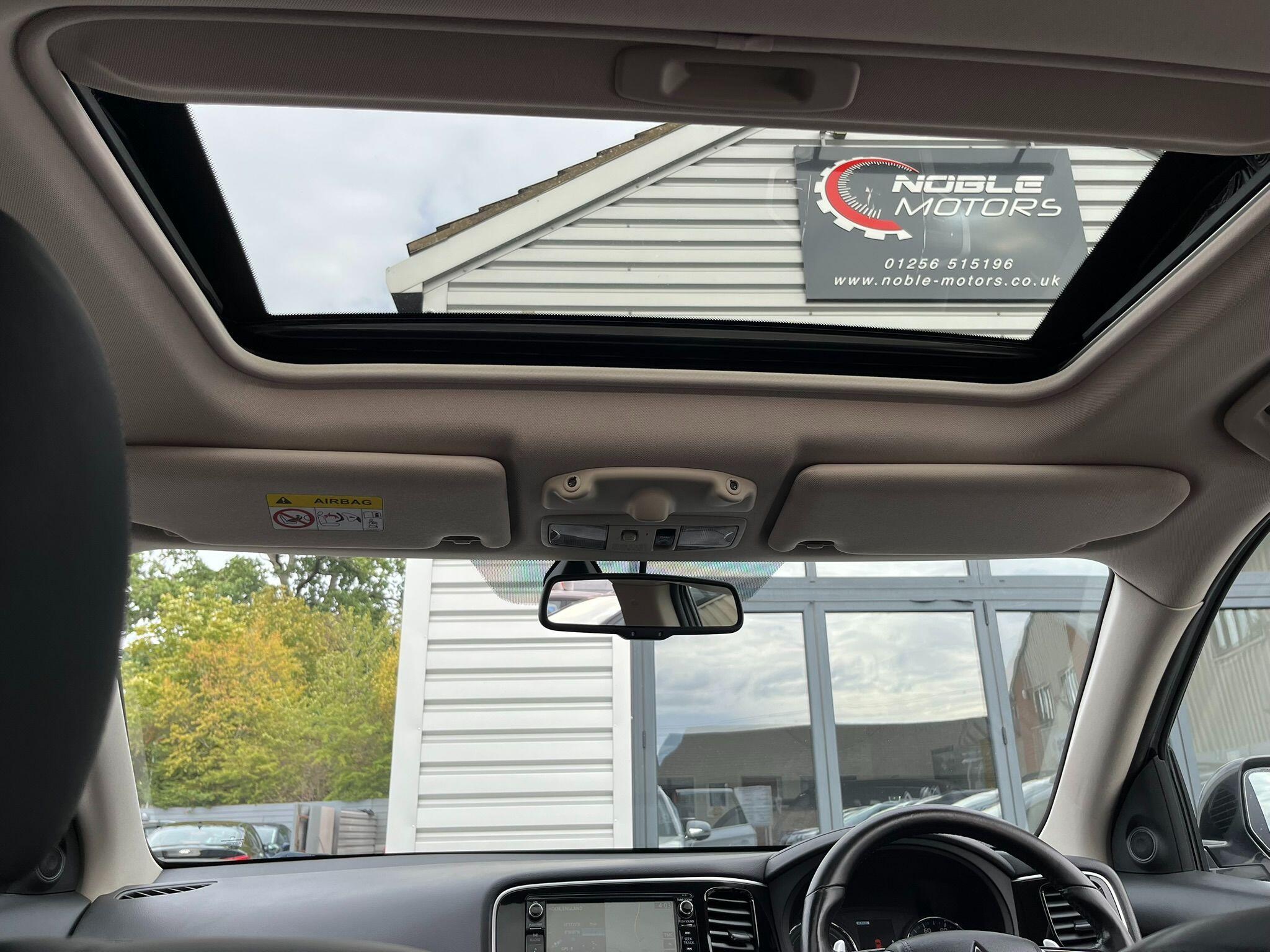 Mitsubishi Outlander view 15