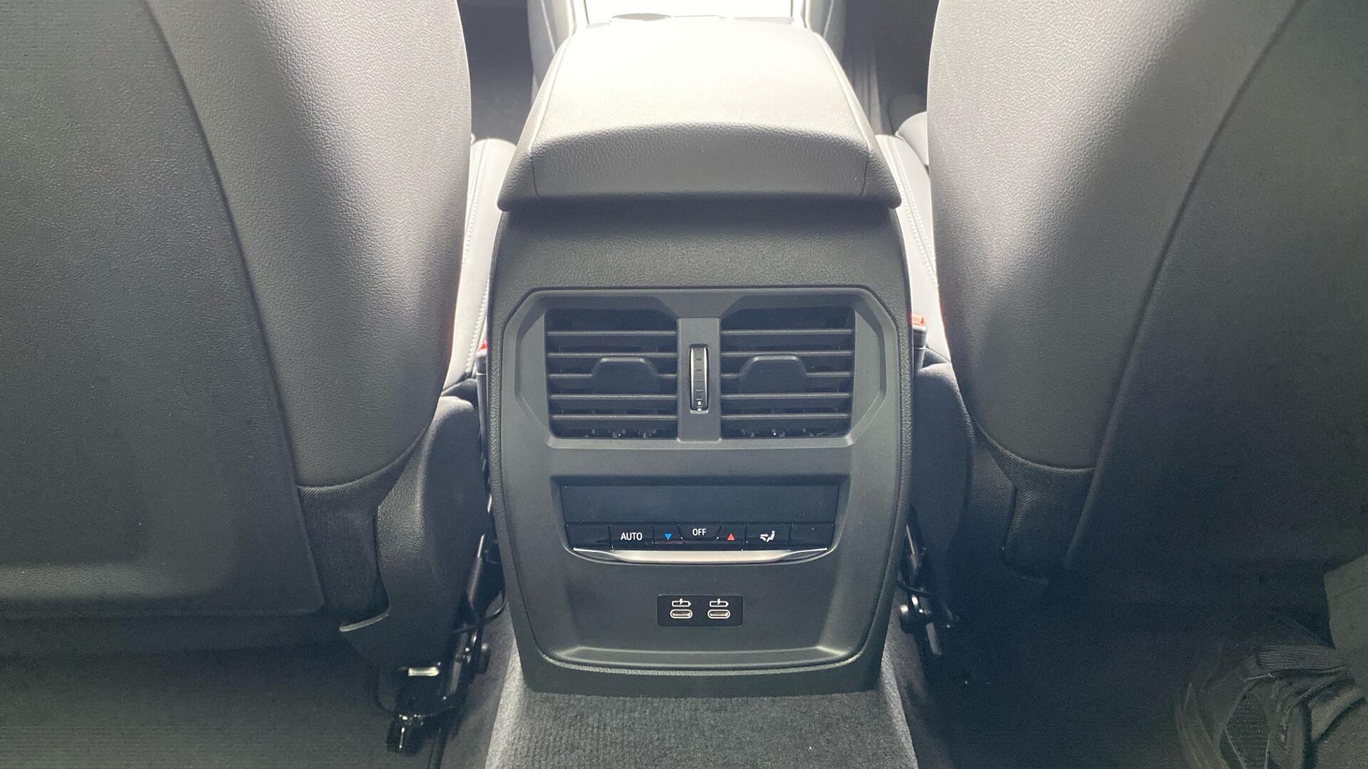 BMW 3 Series view 25