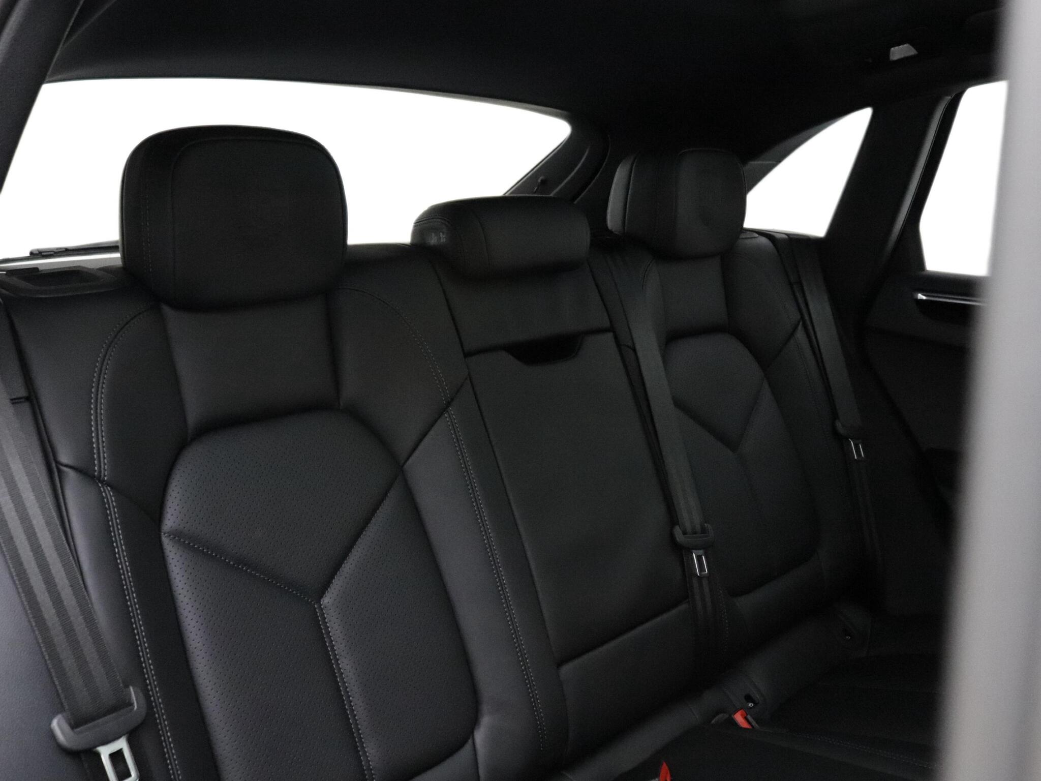 Porsche Macan view 18