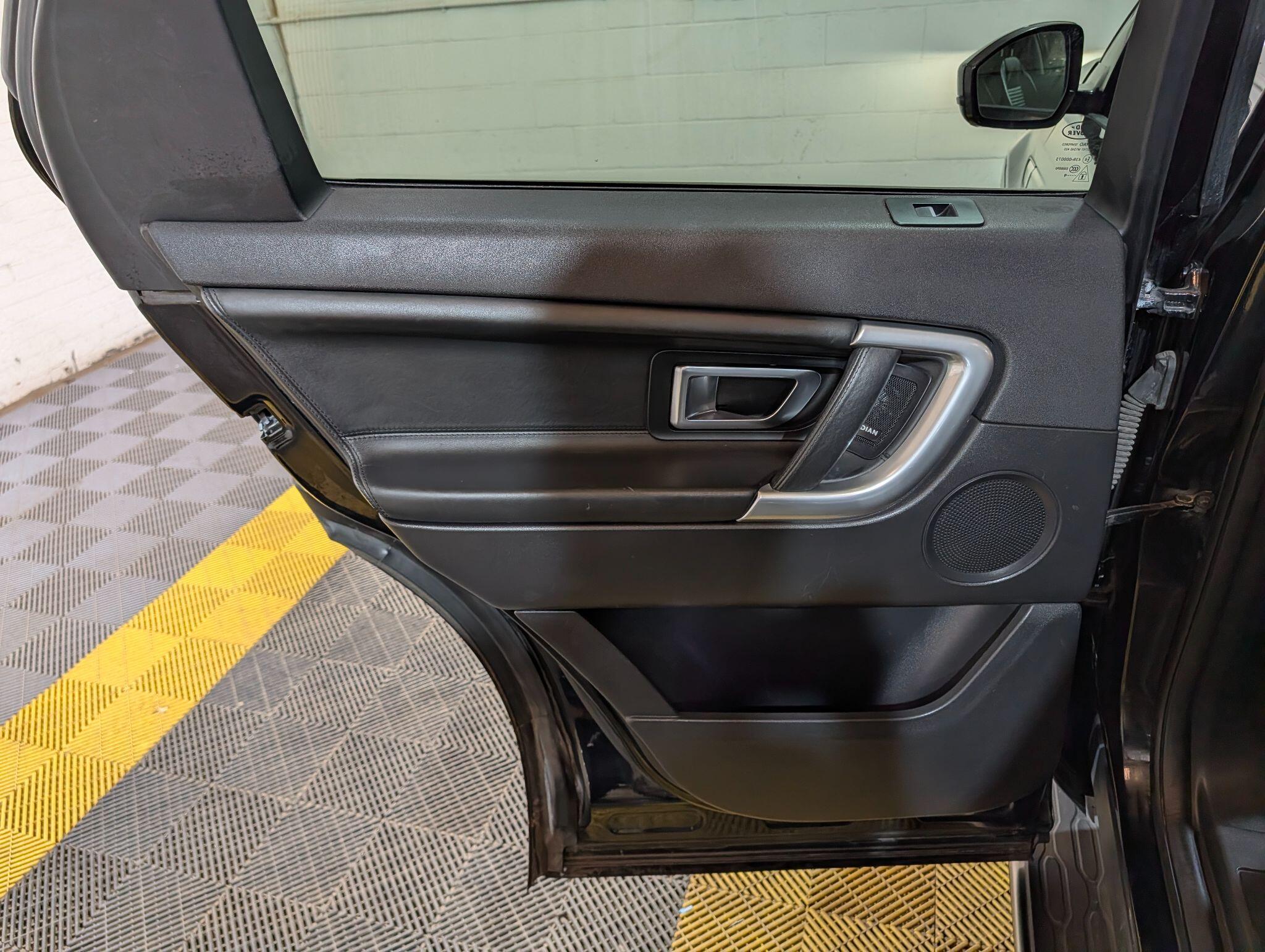Land Rover Discovery Sport view 47