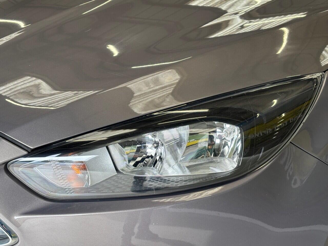Ford Focus view 44