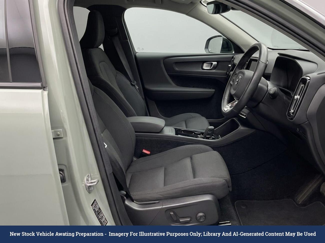 Volvo XC40 view 3