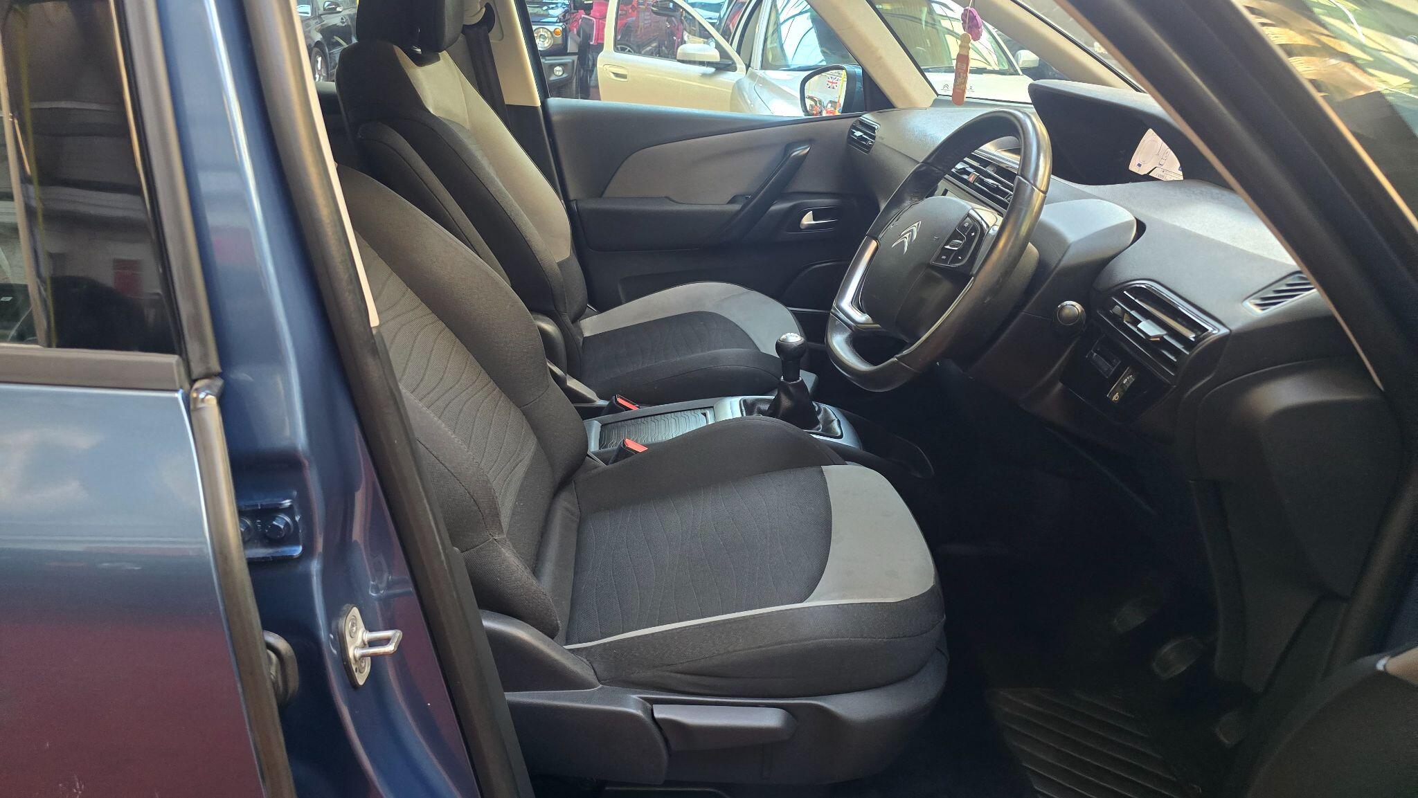Citroen C4 Picasso view 12