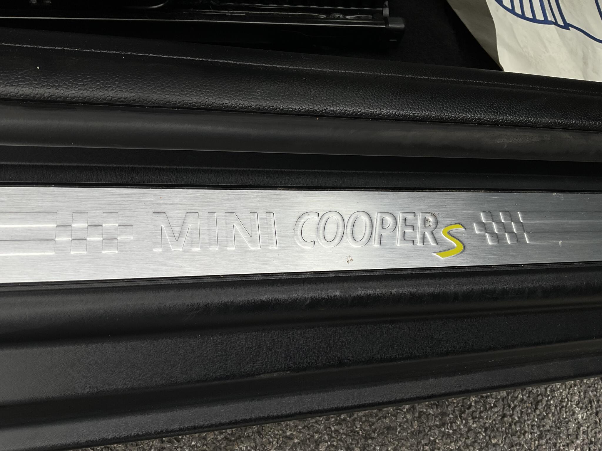Mini Hatch view 21