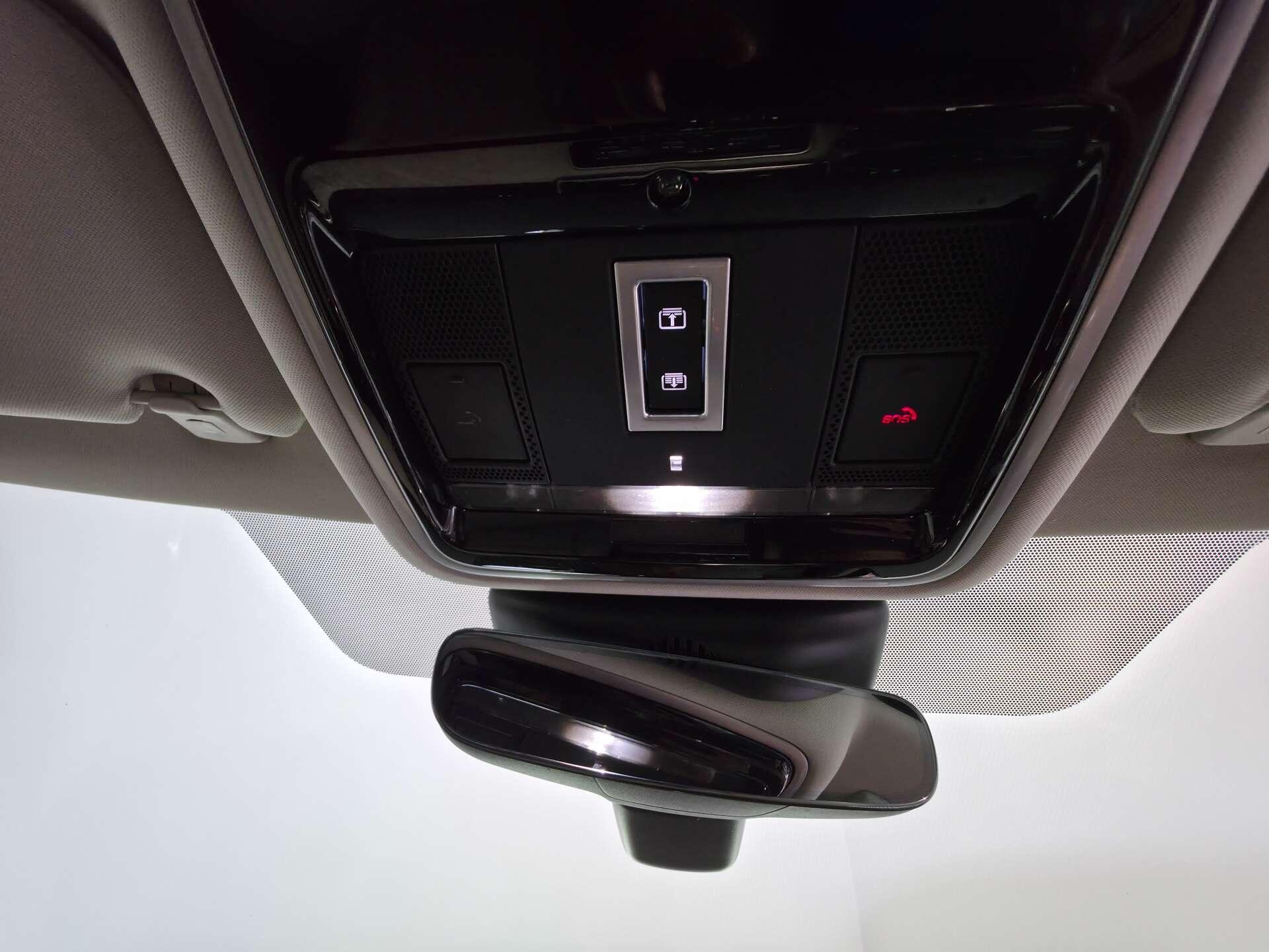 Land Rover Range Rover Velar view 29
