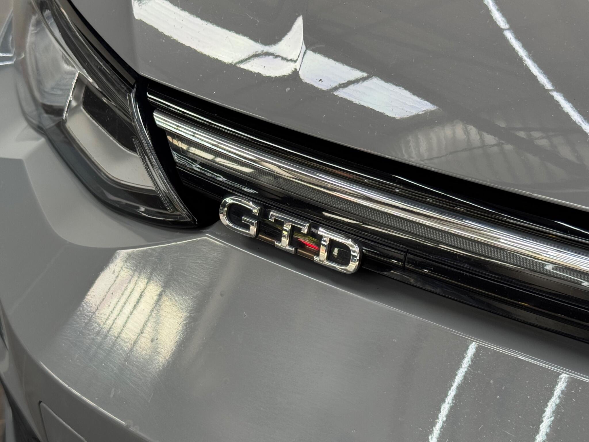 Volkswagen Golf view 17