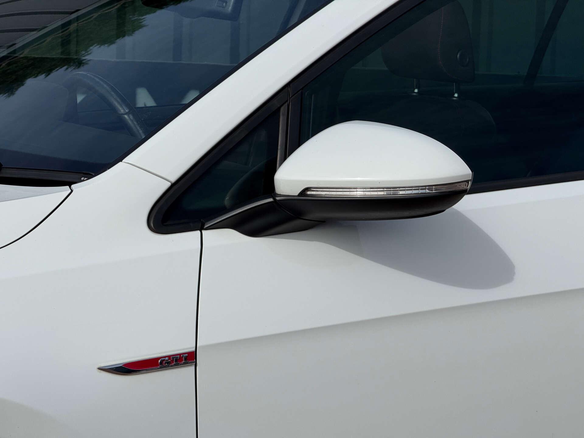 Volkswagen Golf view 6