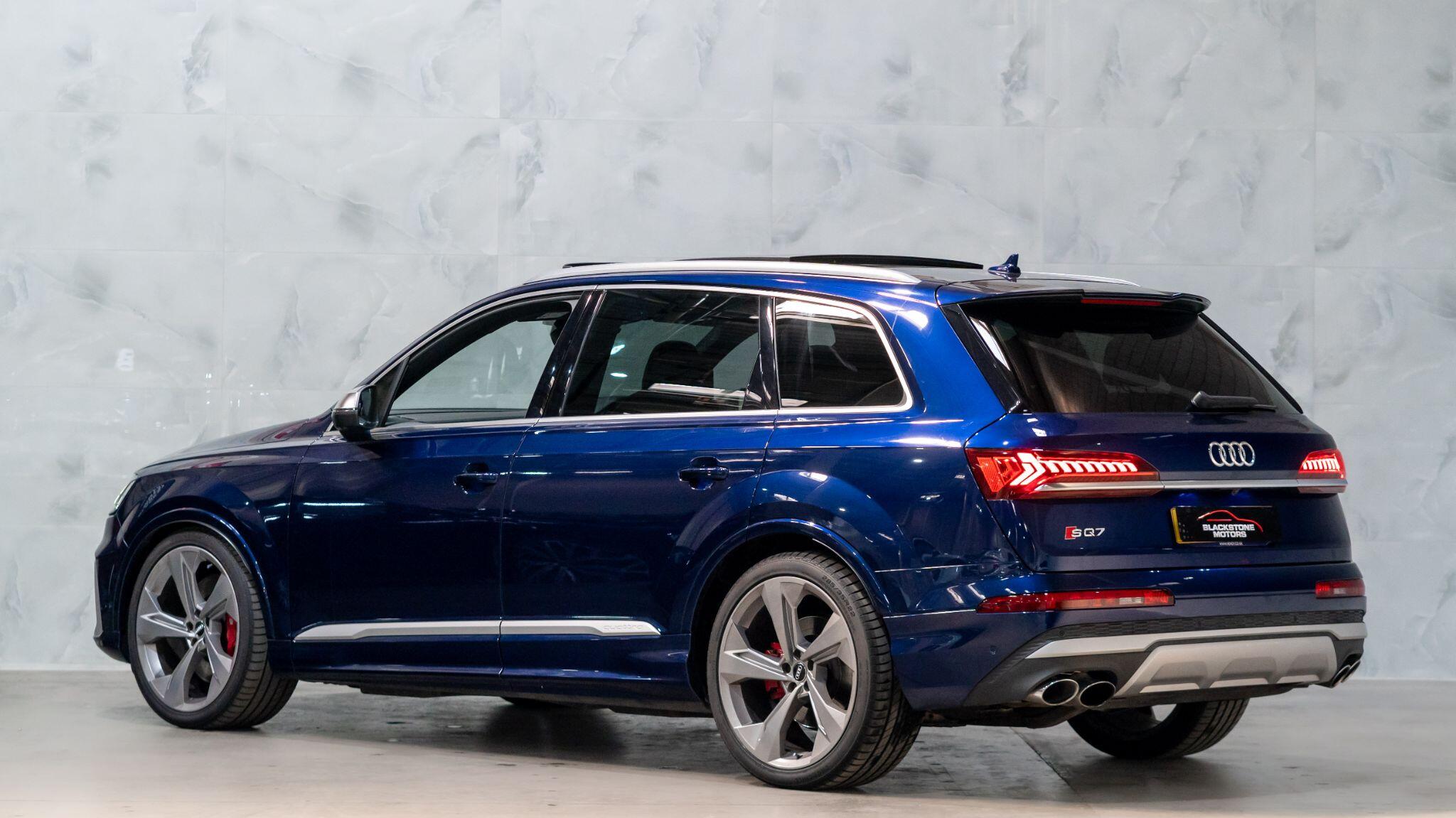 Audi SQ7 view 6
