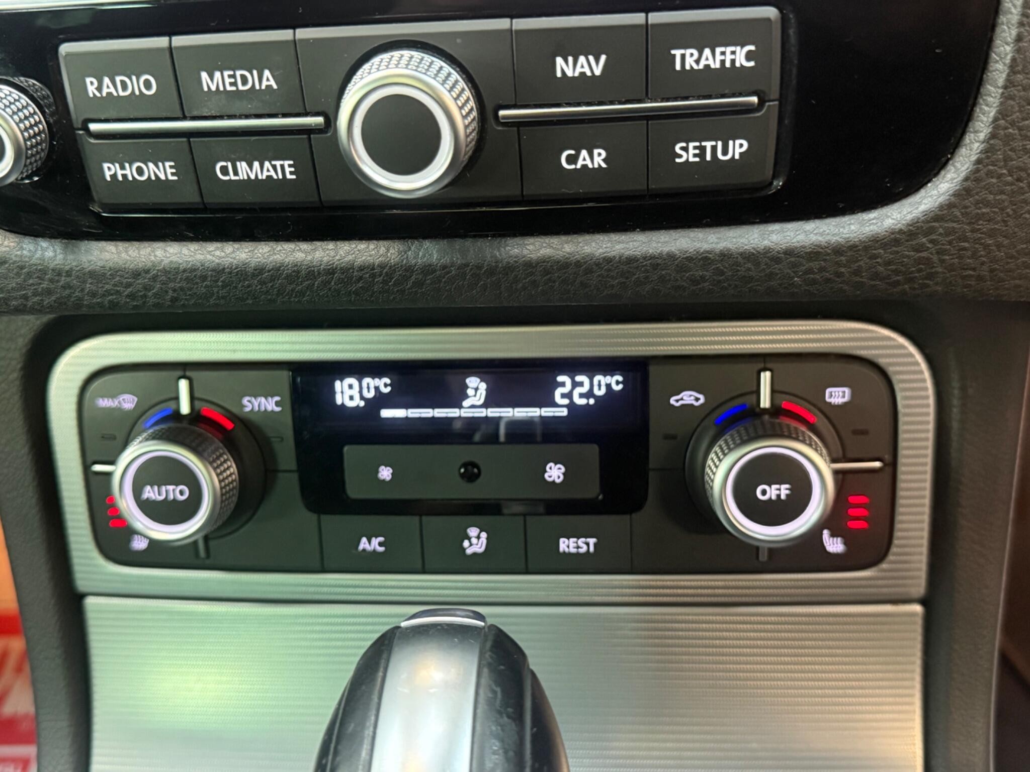 Volkswagen Touareg view 29
