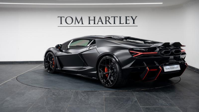 Lamborghini Revuelto view 5
