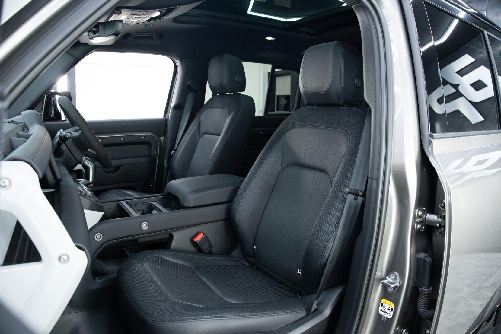 Land Rover Defender 110 view 7