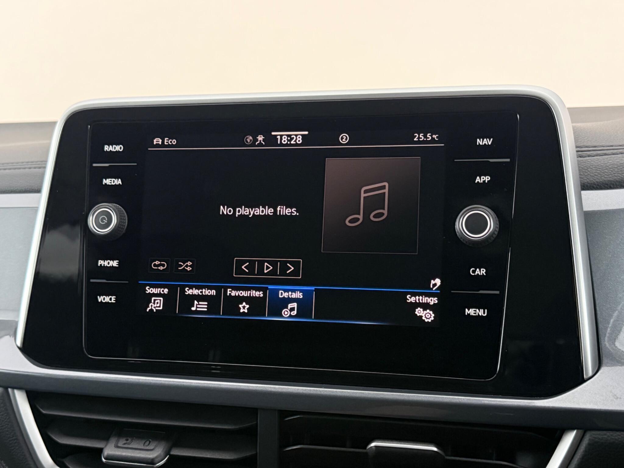 Volkswagen T-Roc view 22