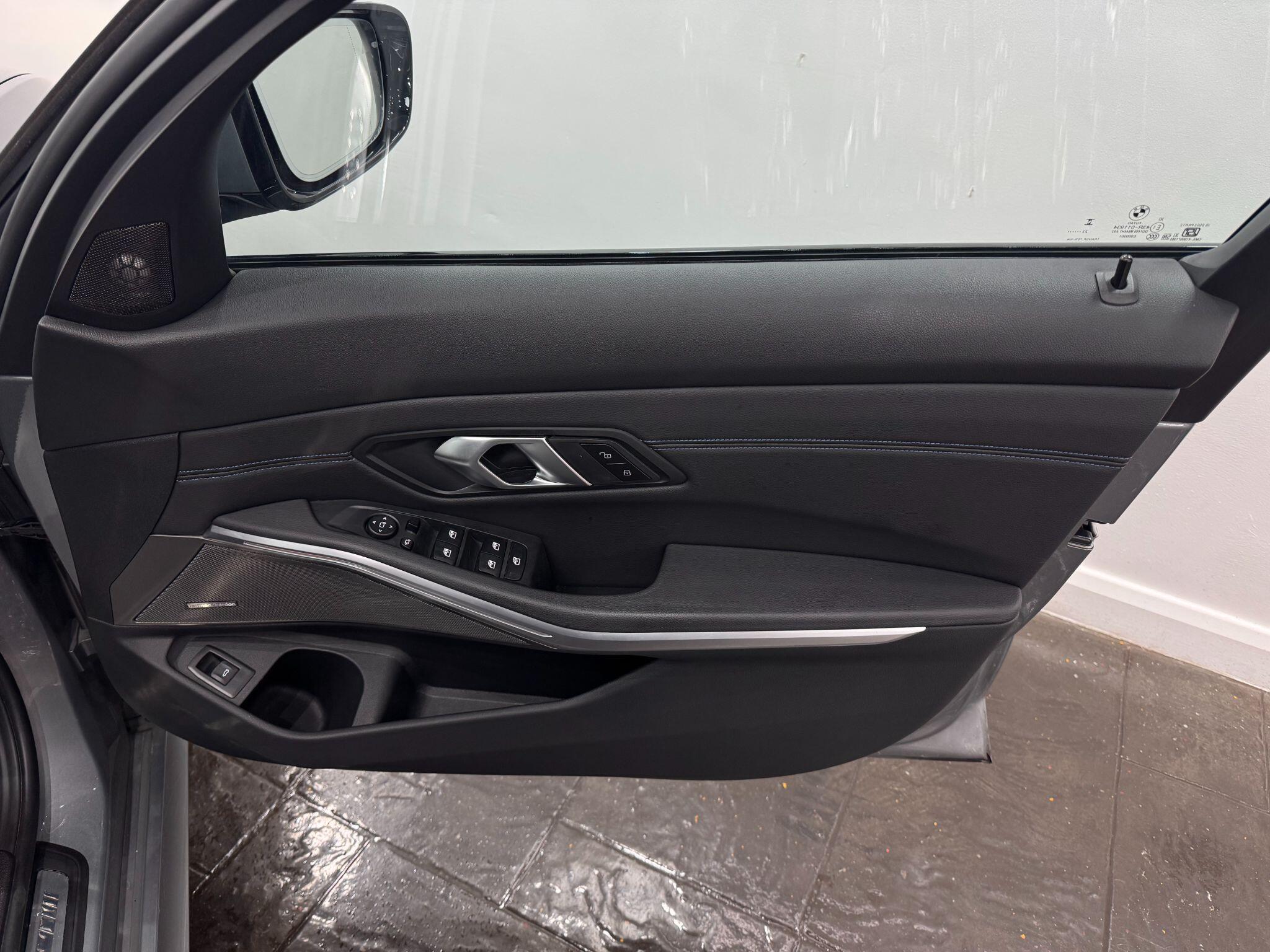 BMW 3 Series view 29