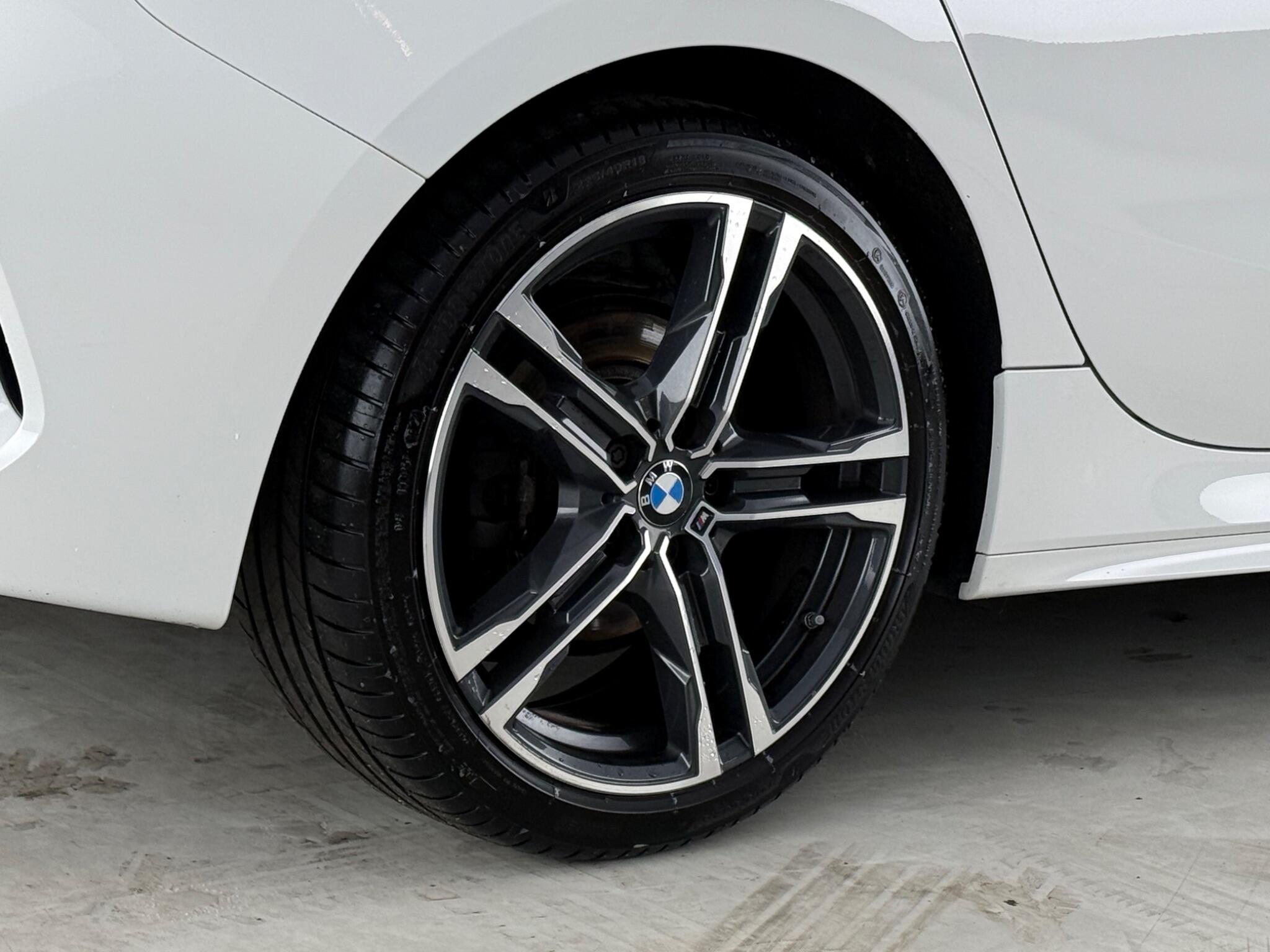 BMW 1 Series view 8
