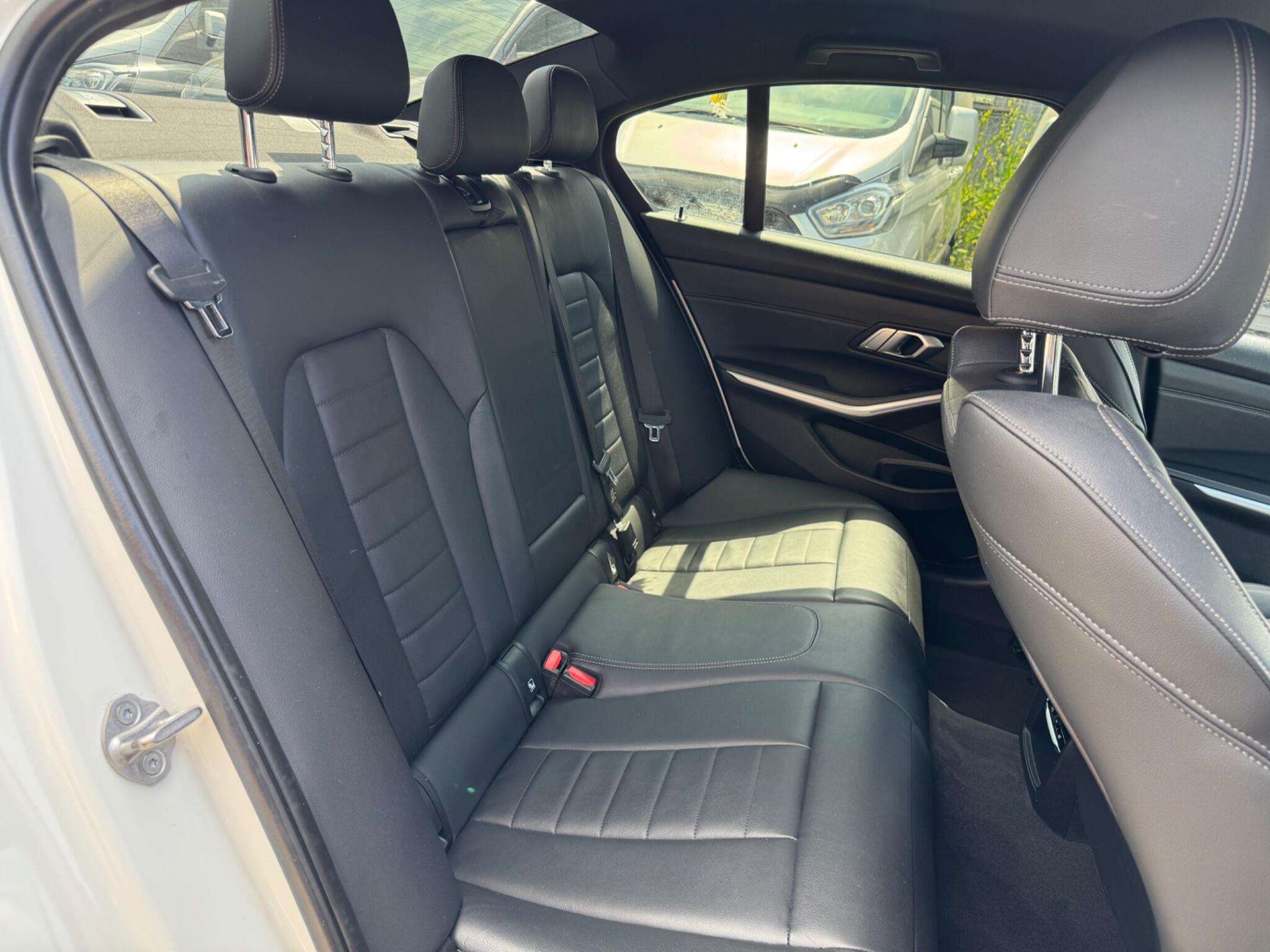 BMW 3 Series view 19