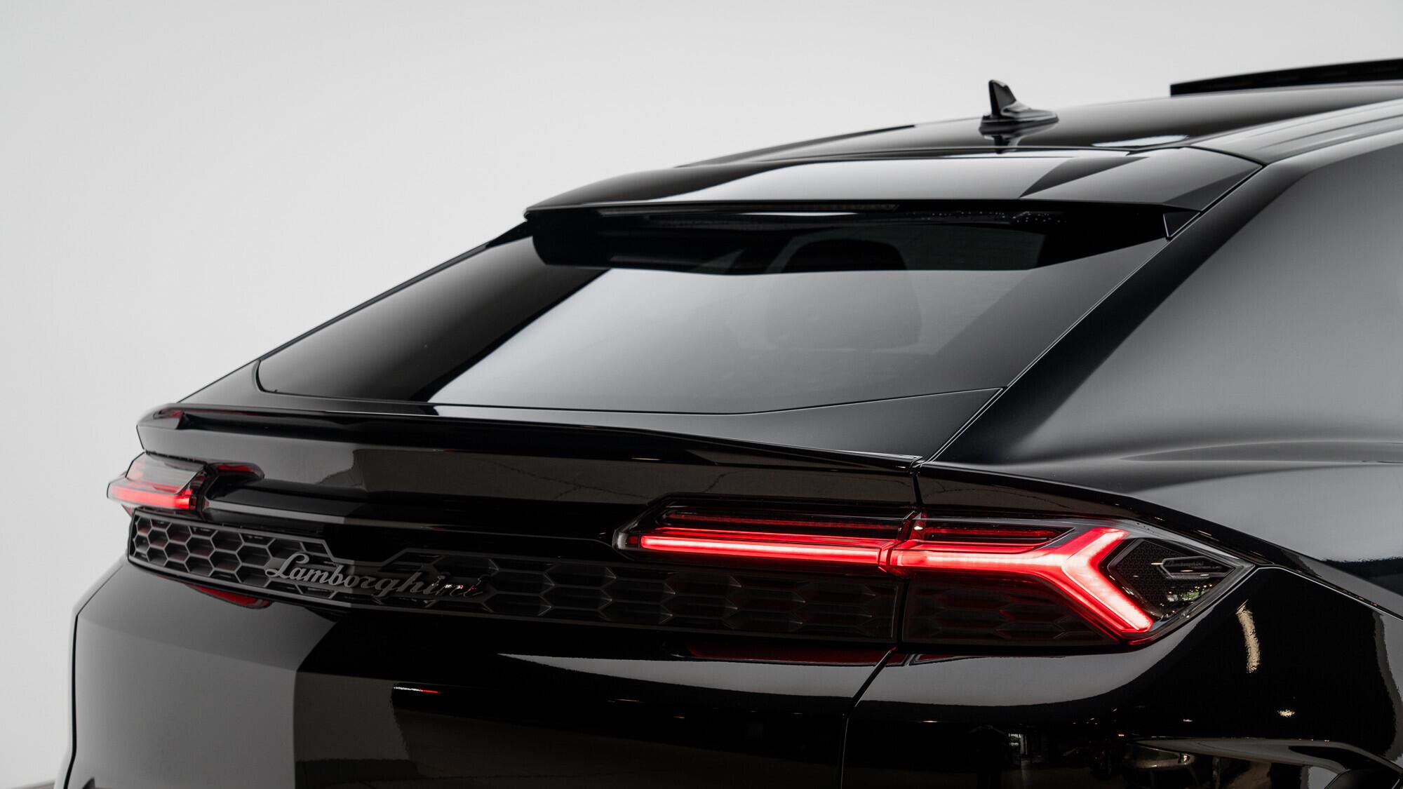 Lamborghini Urus view 15