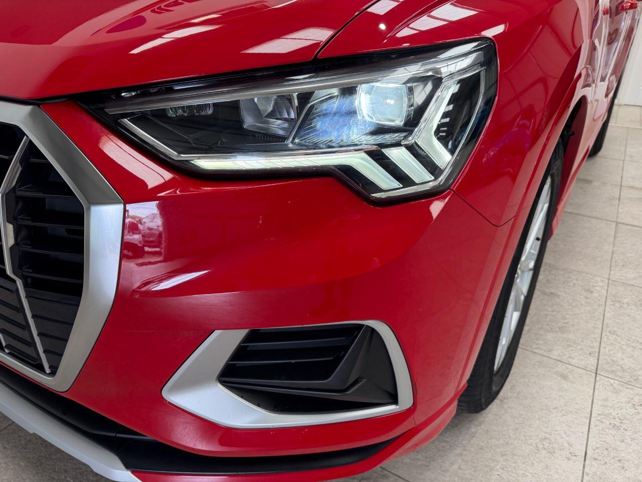 Audi Q3 view 12