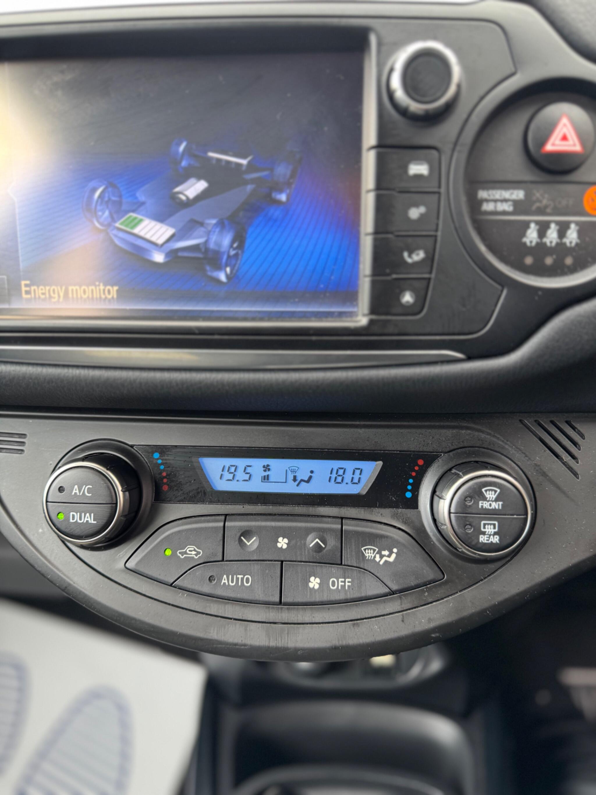 2017 Toyota Yaris 1.5 VVT-h Excel E-CVT Euro 6 (s/s) 5dr (15in Alloy) image 56