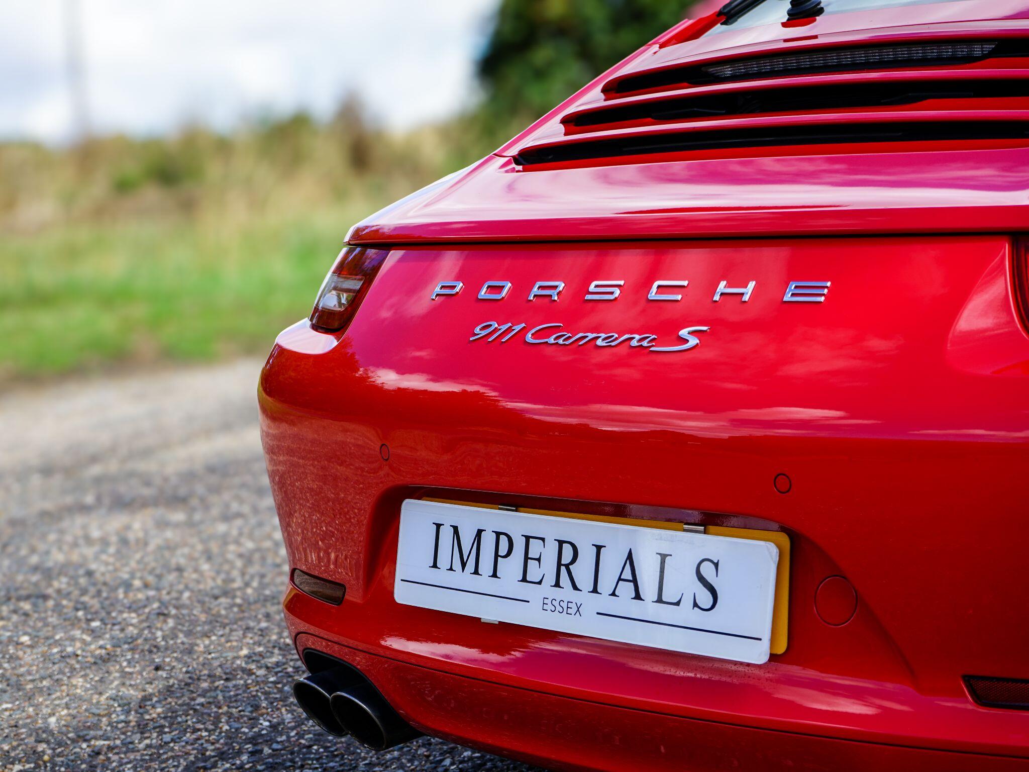 Porsche 911 view 12
