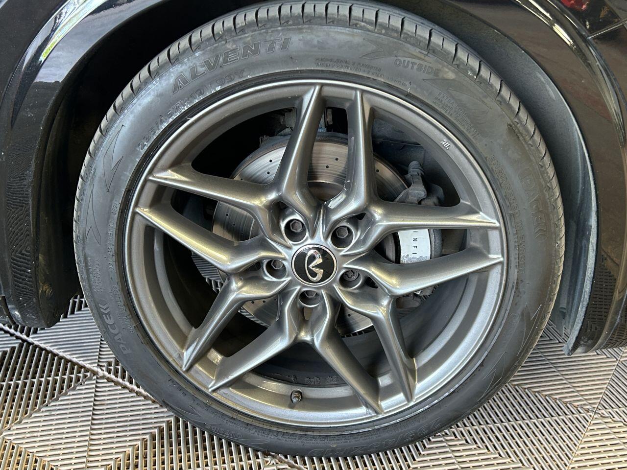 Infiniti Q30 view 15