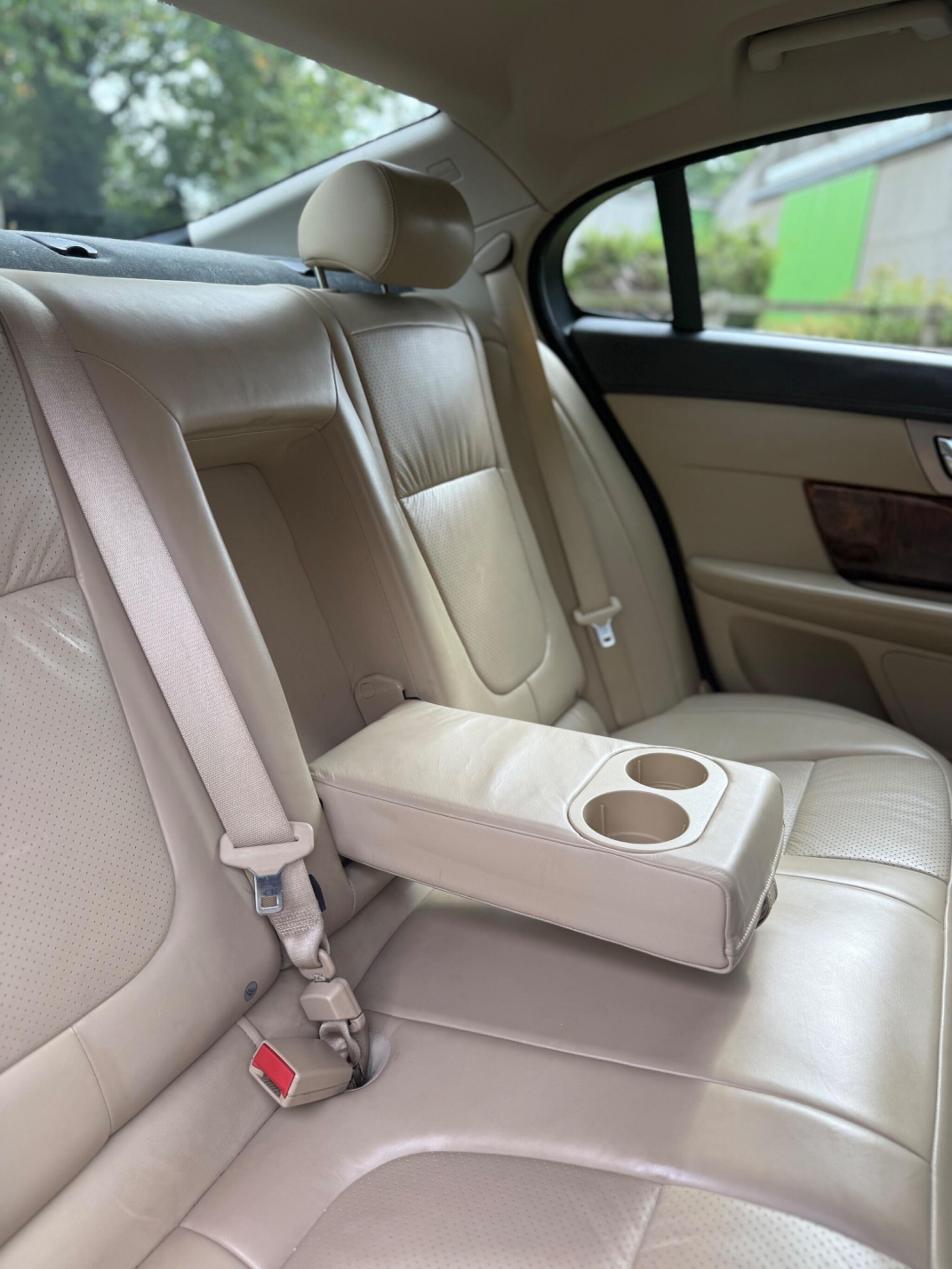 2008 Jaguar XF image 12