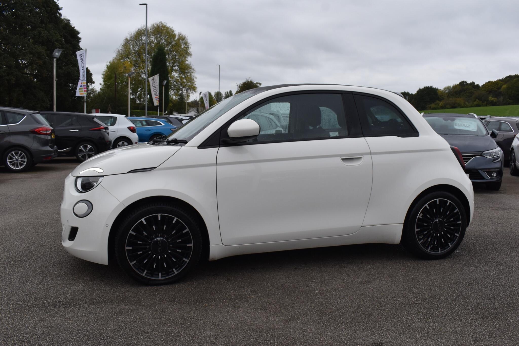 500e C - 42kWh Icon Auto 2dr - Image 17