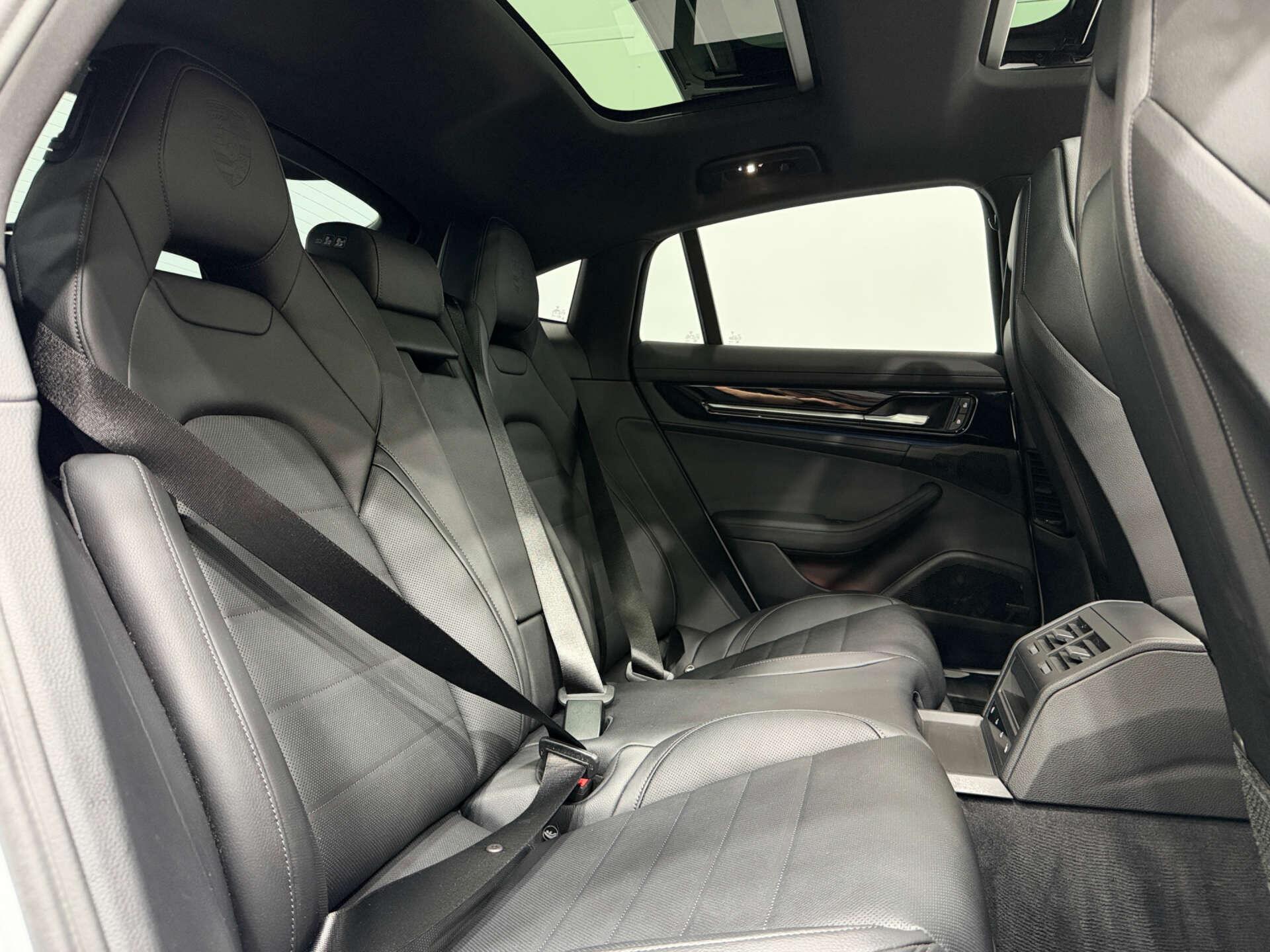 Porsche Panamera view 18