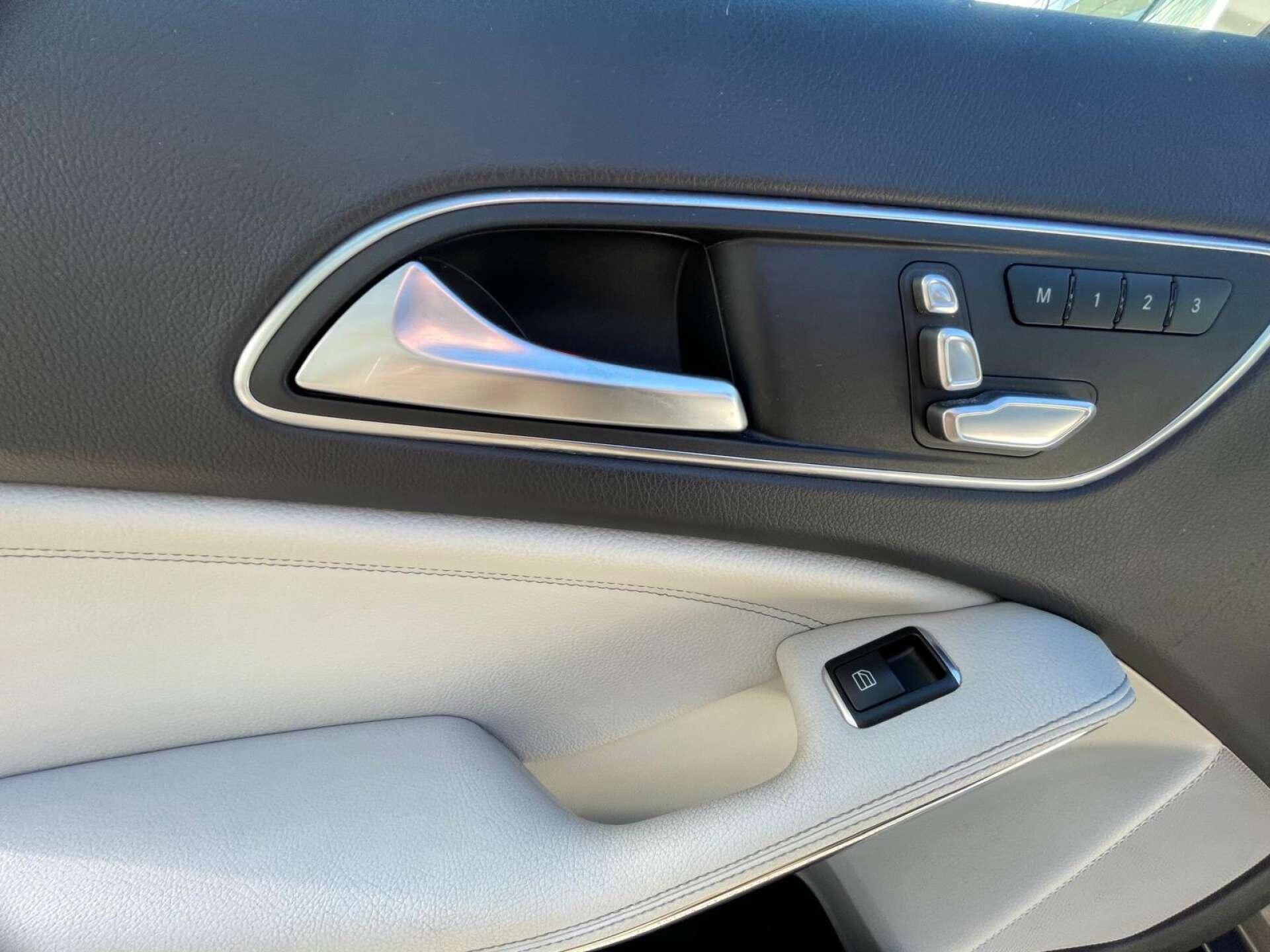 Mercedes-Benz Gla view 22