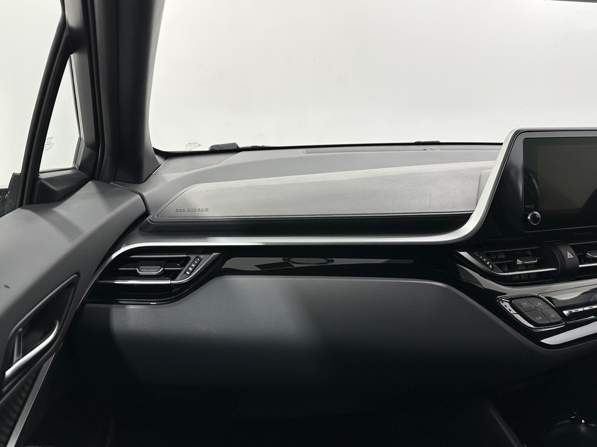 Toyota C-HR view 28