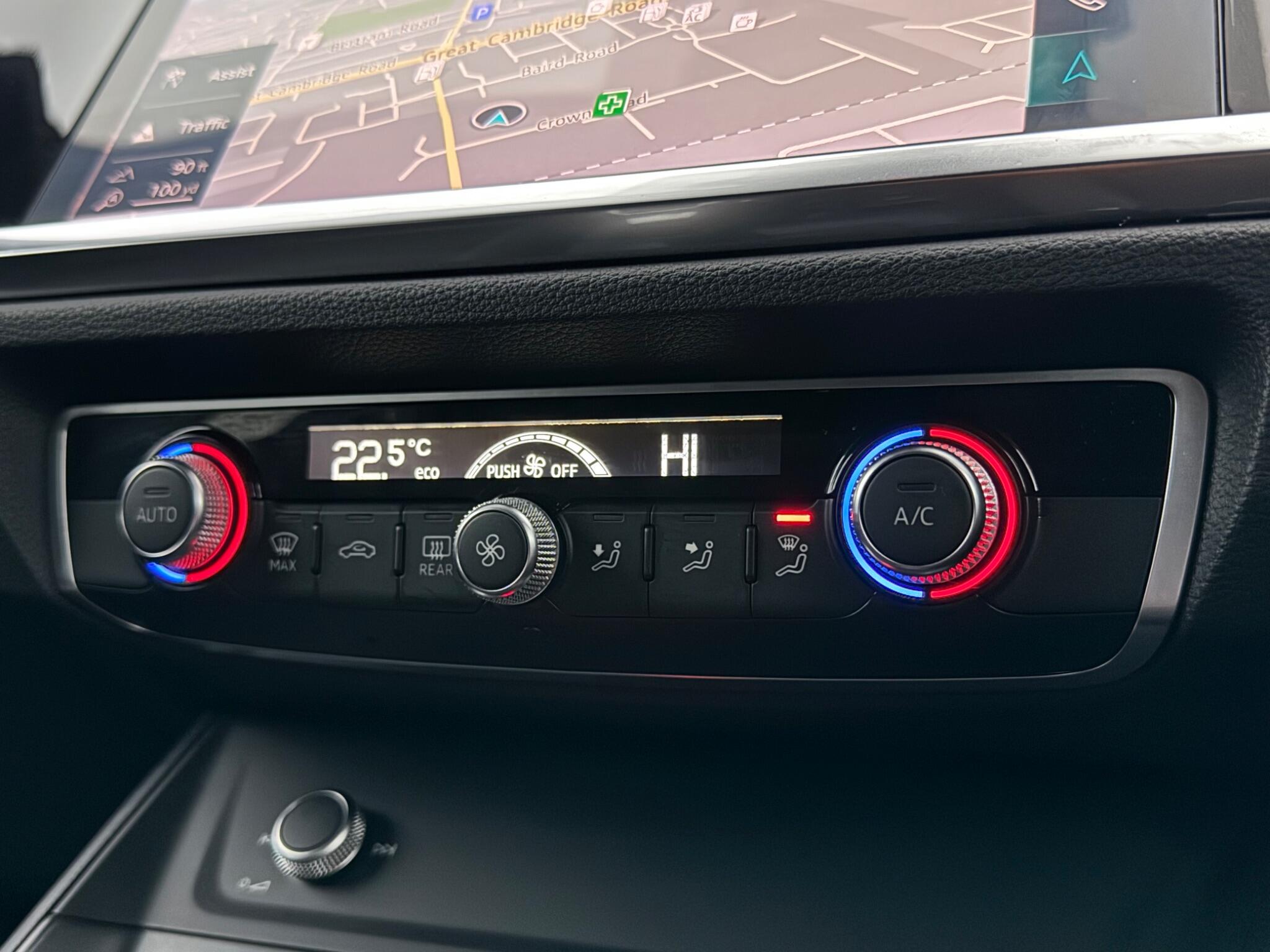 Audi Q3 view 30