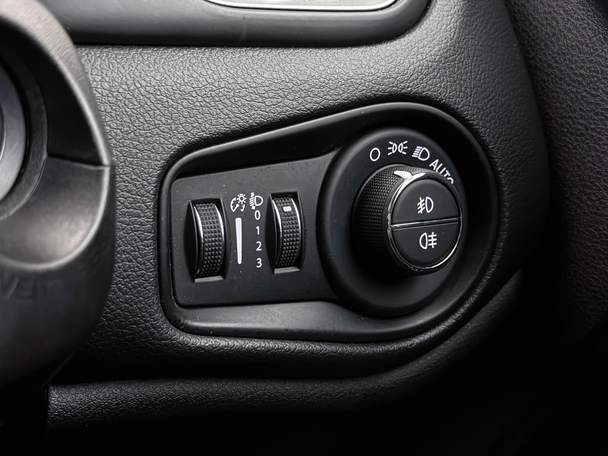 Jeep Renegade view 20